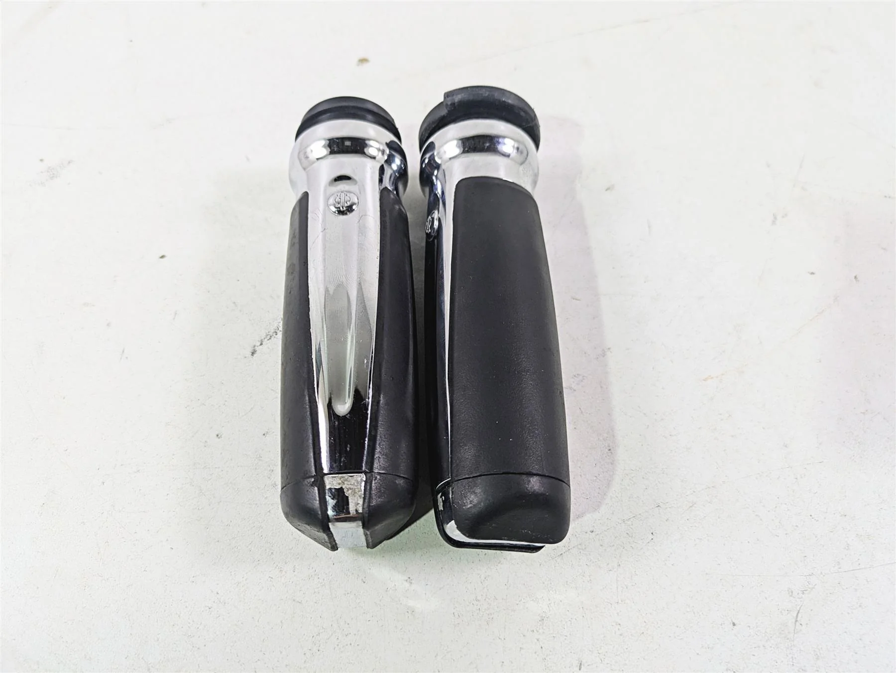 2015 Harley Touring FLHTKL Electra Glide Slipstream Hand Grip Set