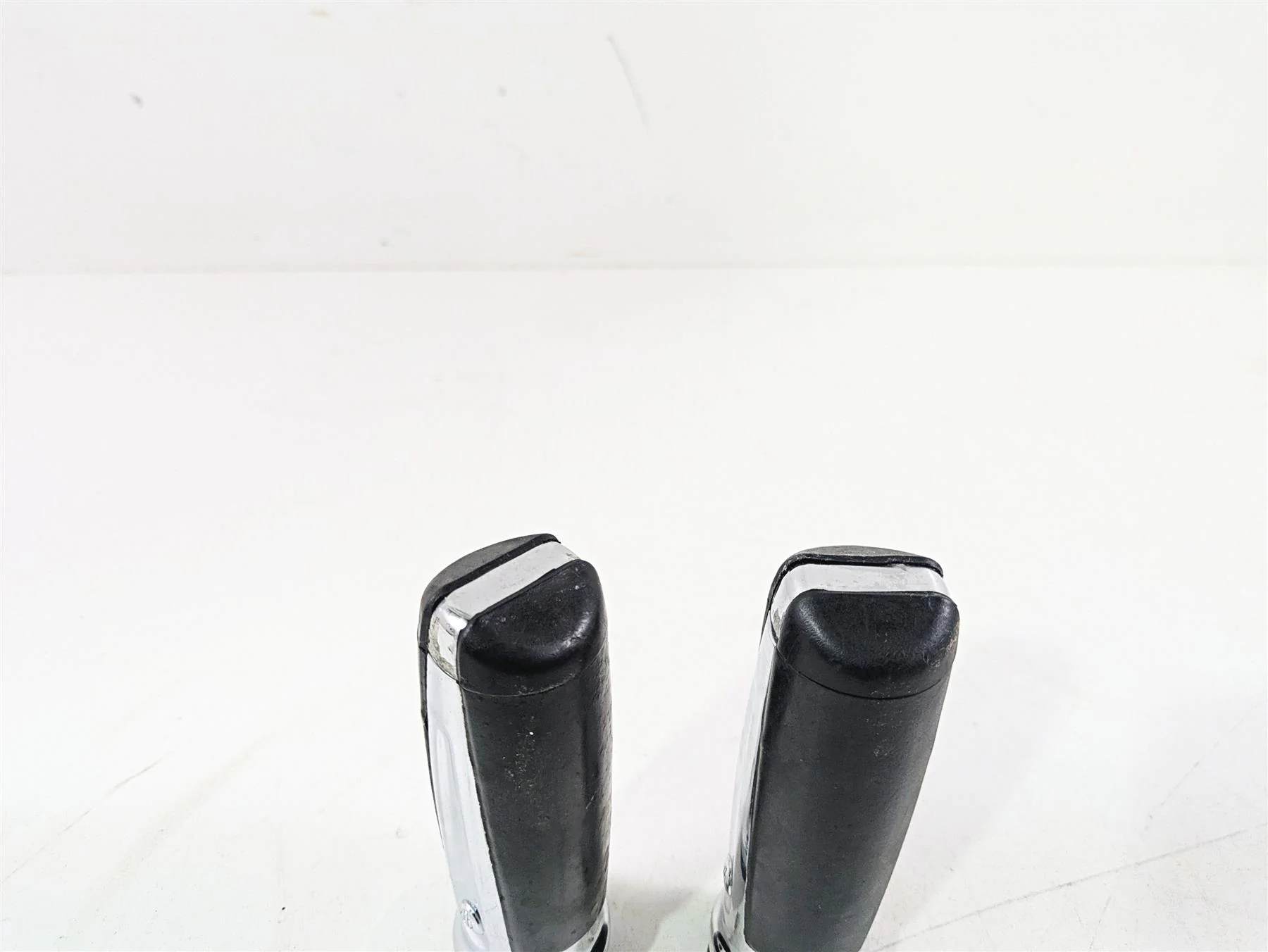 2015 Harley Touring FLHTKL Electra Glide Slipstream Hand Grip Set - Image 10