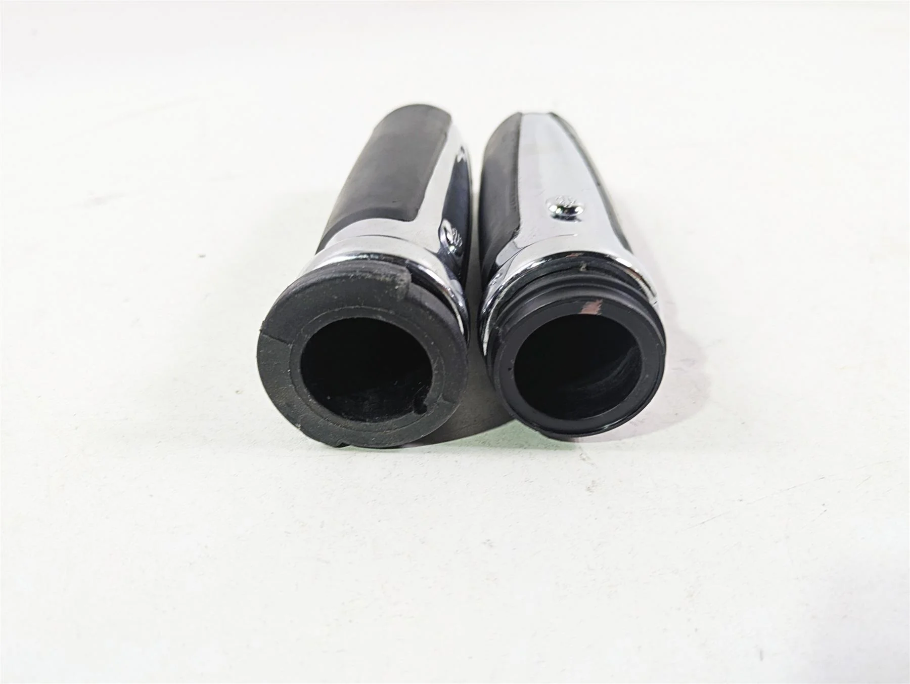2015 Harley Touring FLHTKL Electra Glide Slipstream Hand Grip Set - Image 2