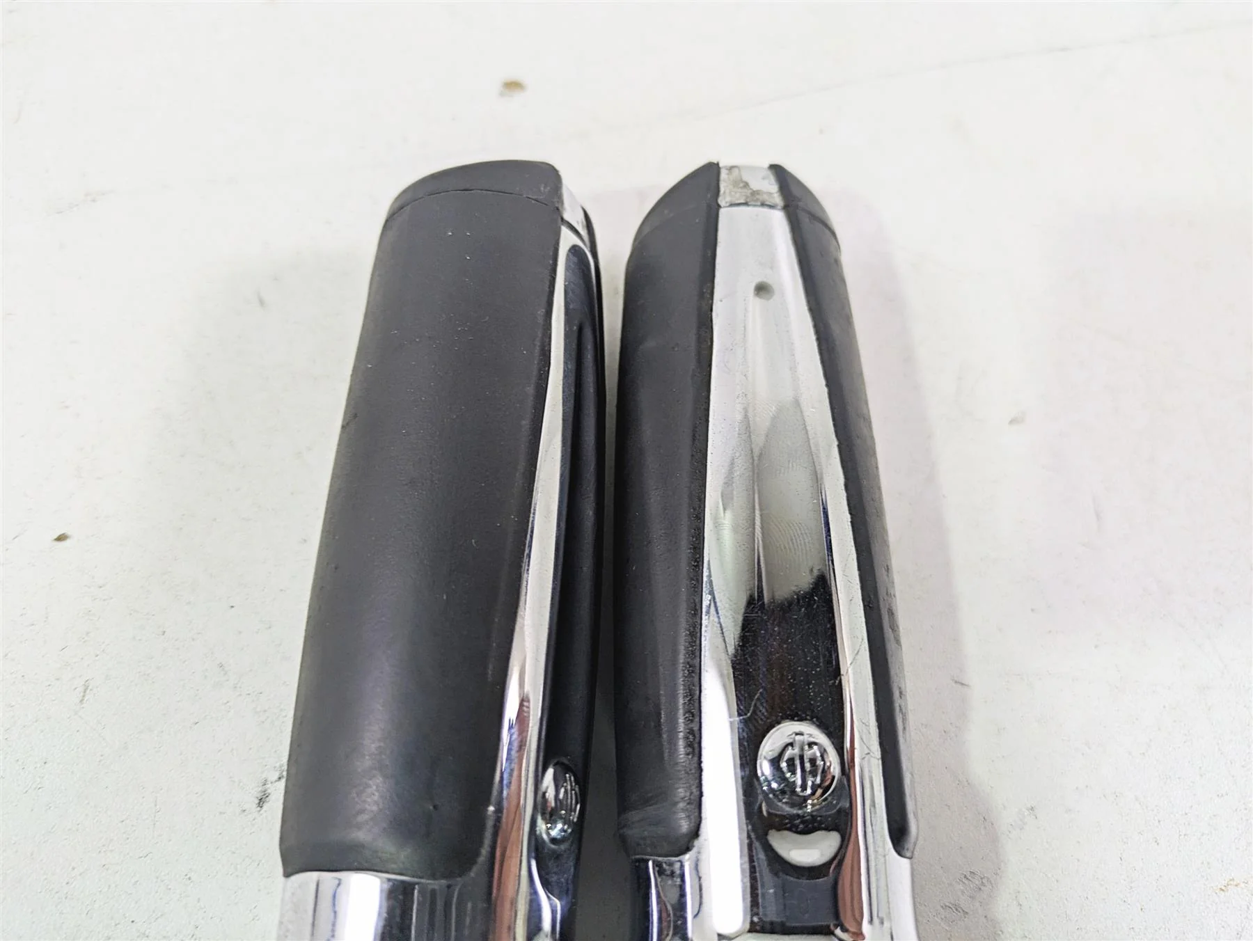 2015 Harley Touring FLHTKL Electra Glide Slipstream Hand Grip Set - Image 3