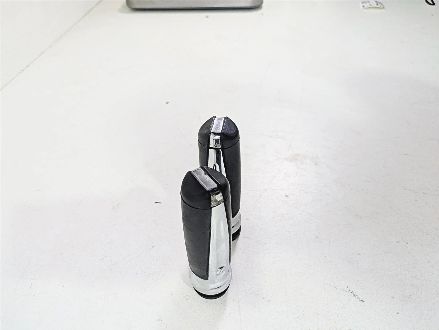 2015 Harley Touring FLHTKL Electra Glide Slipstream Hand Grip Set - Image 7