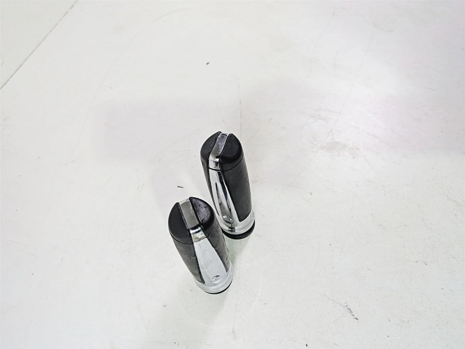 2015 Harley Touring FLHTKL Electra Glide Slipstream Hand Grip Set - Image 8