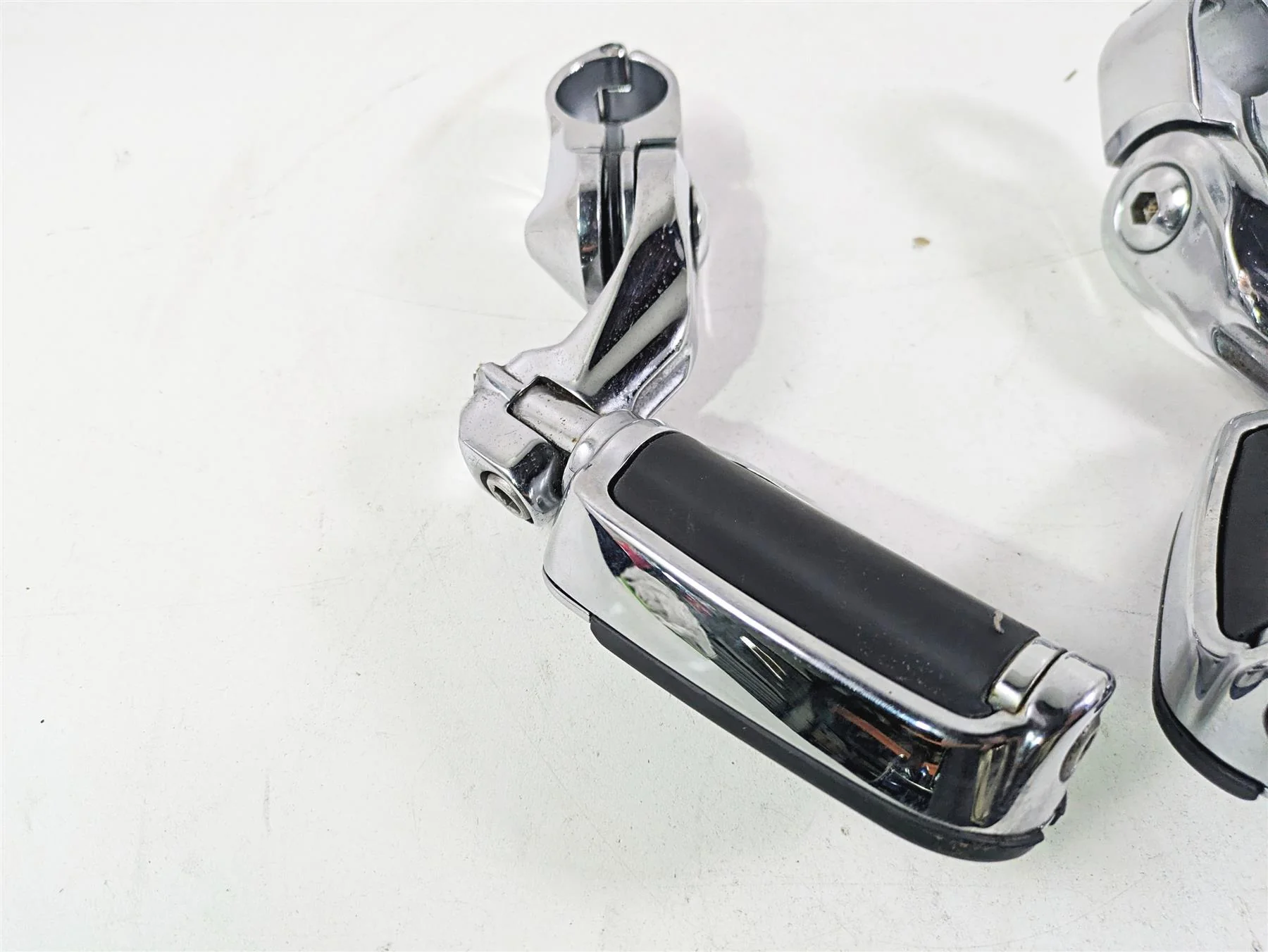 2015 Harley Touring FLHTKL Electra Glide Slipstream Highway Foot Peg Set - Image 10