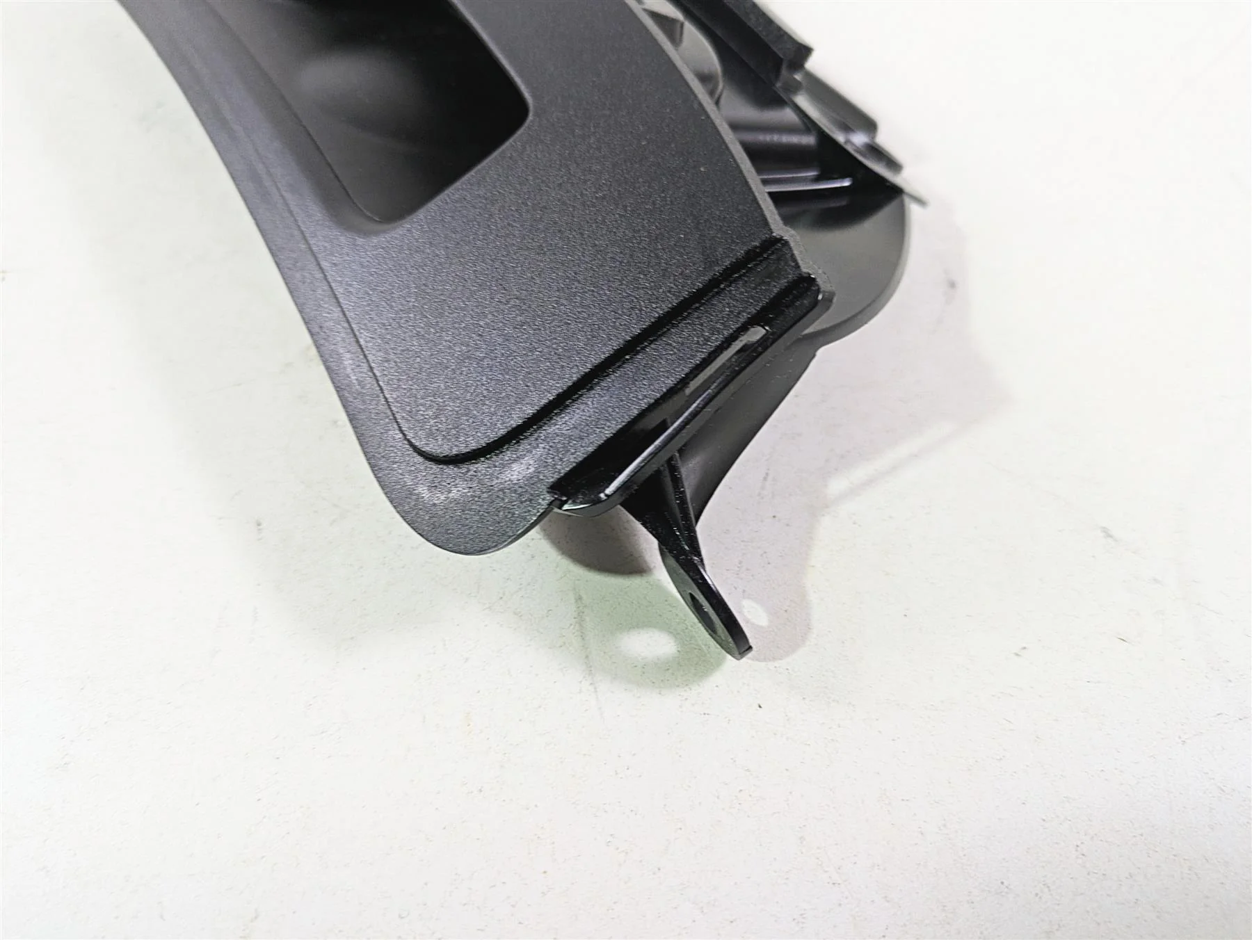 2015 Harley Touring FLHTKL Electra Glide Upper Air Inlet Duct Vent 29200003 - Image 10