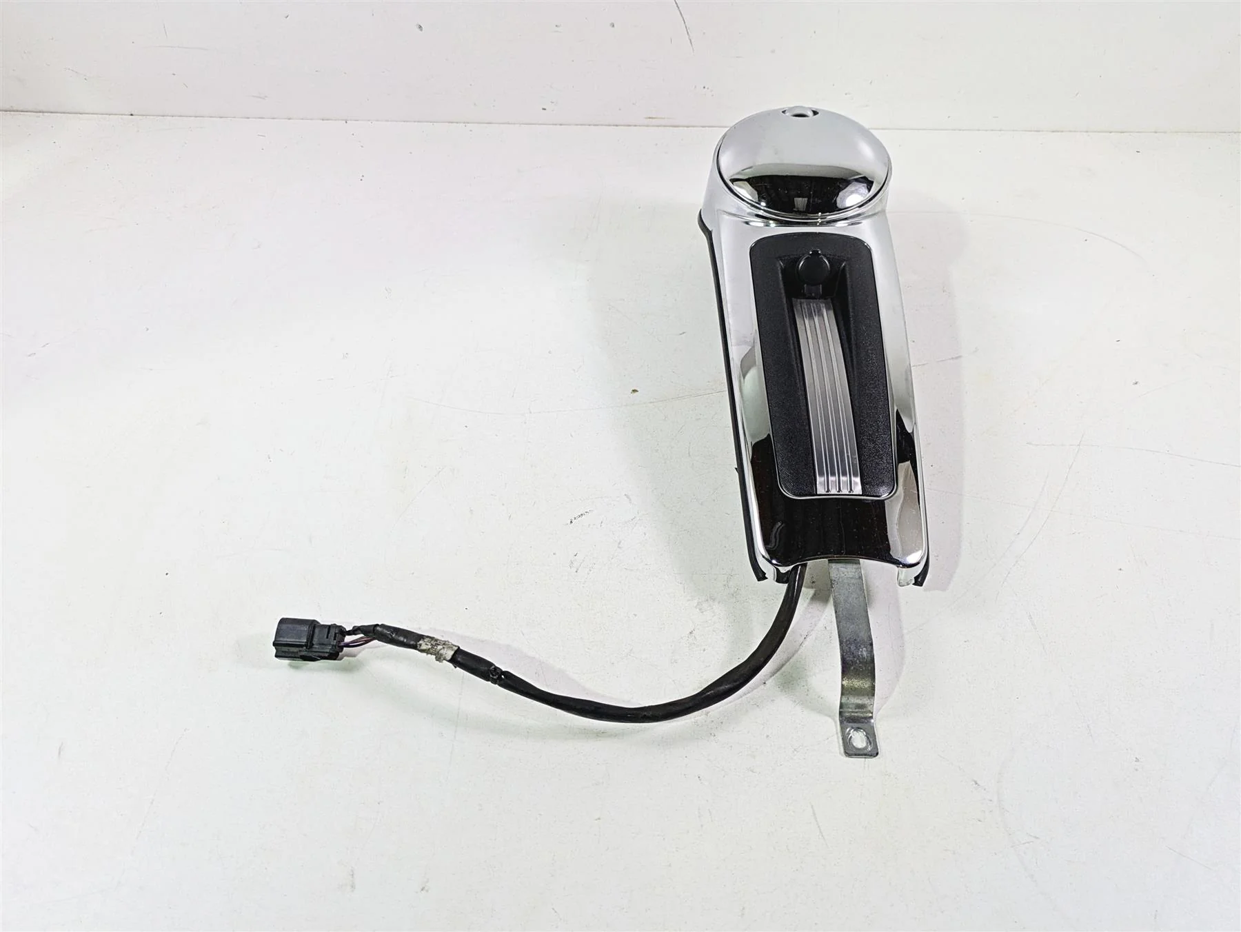 2015 Harley Touring FLHTKL Electra Glide Upper Fuel Tank Dash Cover 61270-08 - Image 4