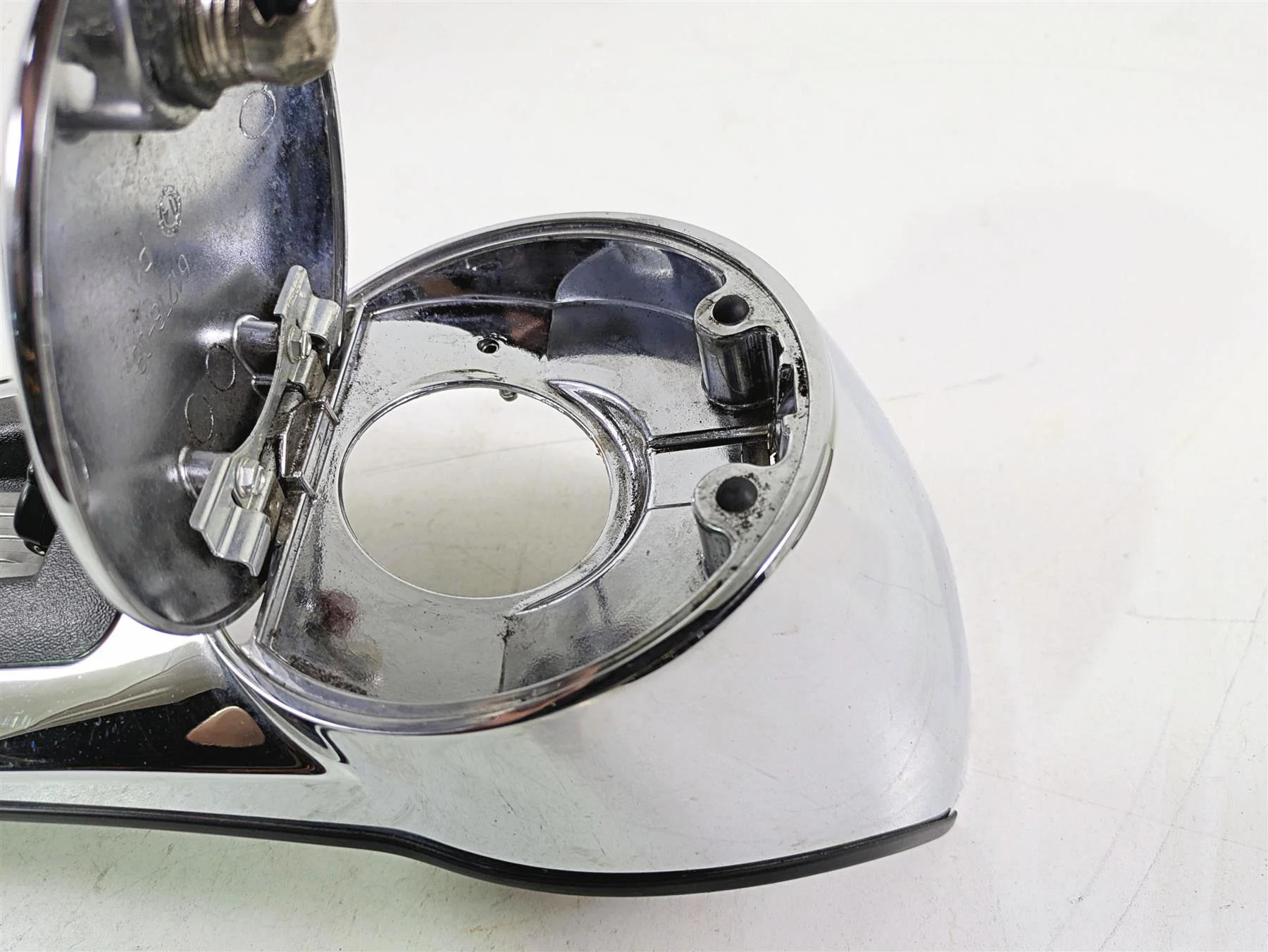 2015 Harley Touring FLHTKL Electra Glide Upper Fuel Tank Dash Cover 61270-08 - Image 6