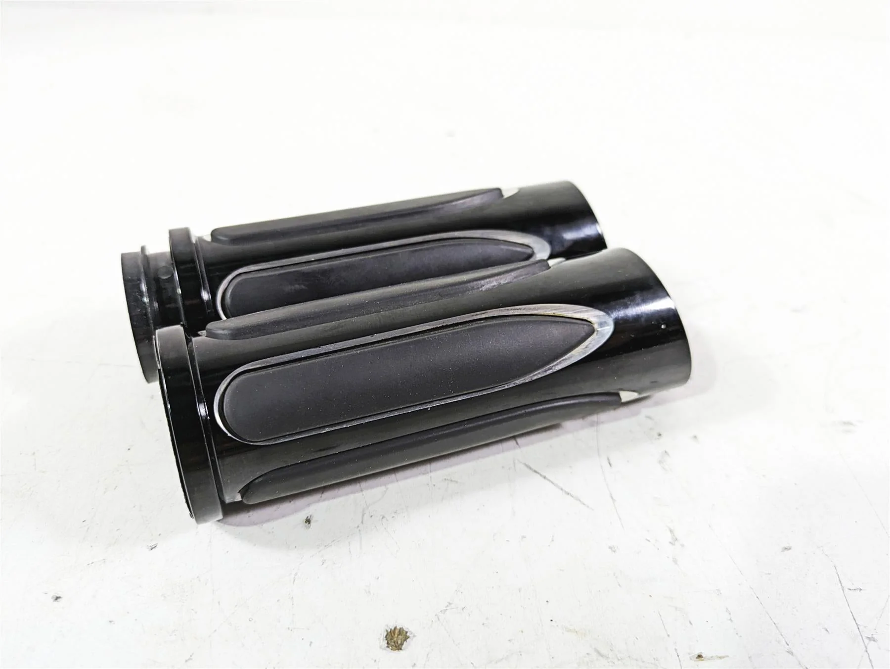 2015 Harley Touring FLHXS Street Glide Arlen Ness Black Deep Cut Grips 07-053 - Image 12