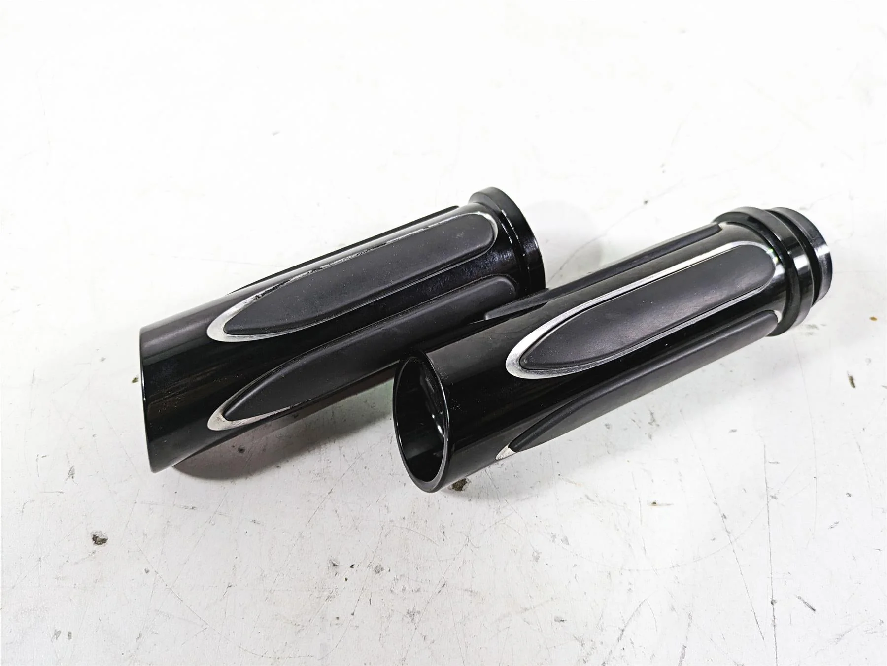 2015 Harley Touring FLHXS Street Glide Arlen Ness Black Deep Cut Grips 07-053 - Image 2