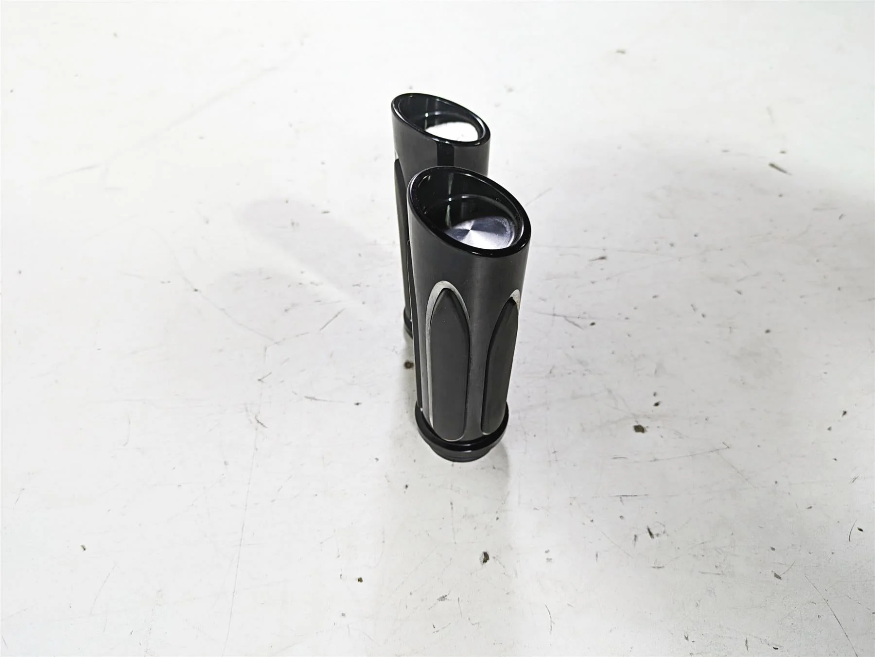 2015 Harley Touring FLHXS Street Glide Arlen Ness Black Deep Cut Grips 07-053 - Image 4