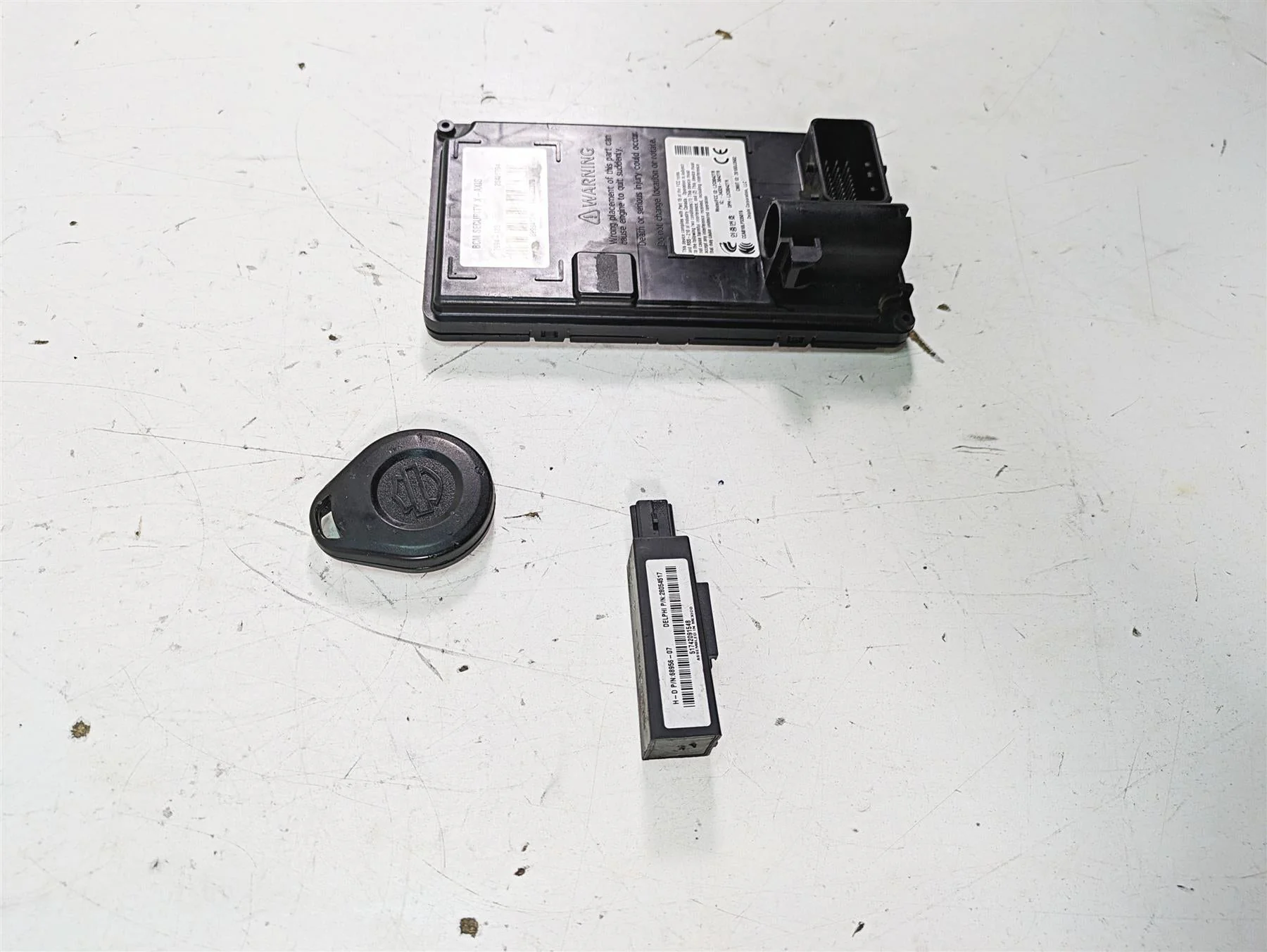 2015 Harley Touring FLHXS Street Glide Bcm Body Control Module + Fob 69994-12B - Image 2