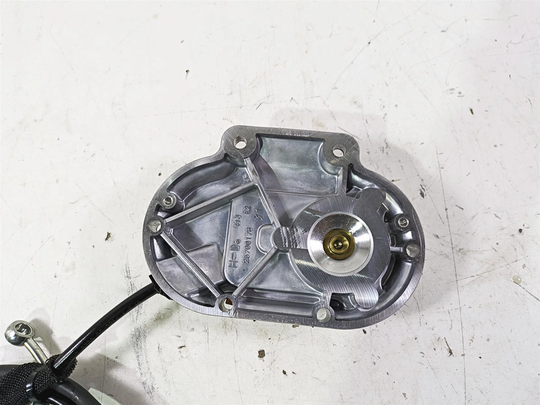 2015 Harley Touring FLHXS Street Glide Clutch Slave Cylinder  25700178 - Image 11