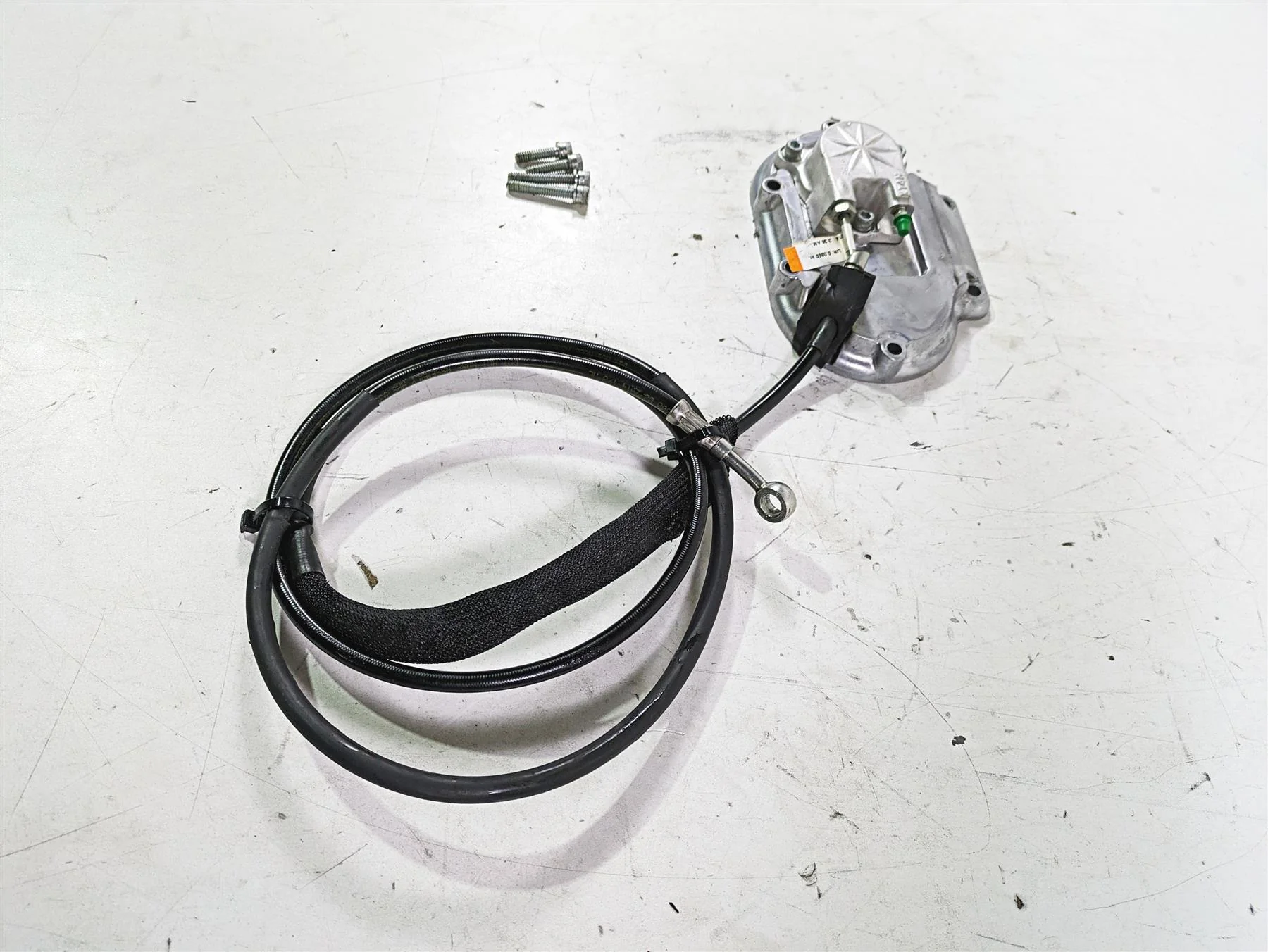 2015 Harley Touring FLHXS Street Glide Clutch Slave Cylinder  25700178 - Image 3