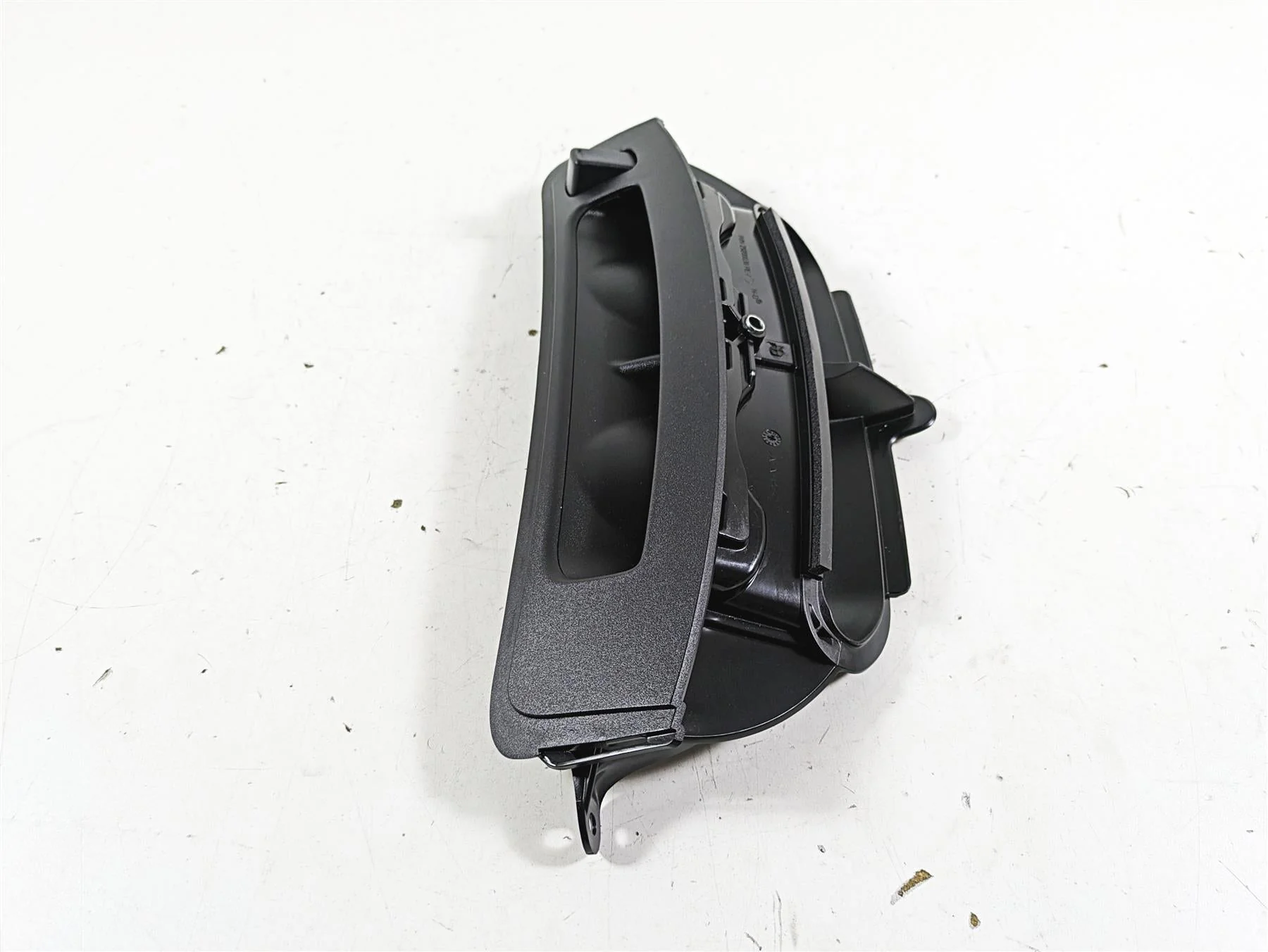 2015 Harley Touring FLHXS Street Glide Front Air Duct Inlet Vent 29200038 - Image 10