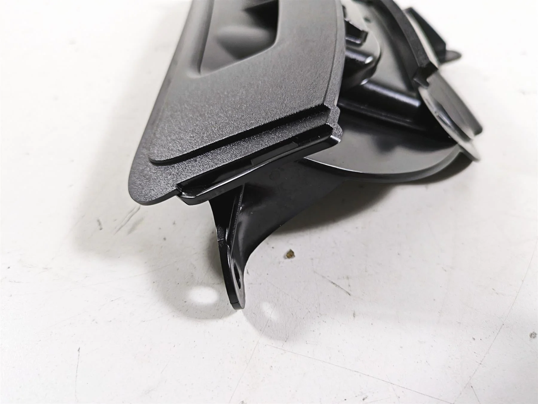 2015 Harley Touring FLHXS Street Glide Front Air Duct Inlet Vent 29200038 - Image 6