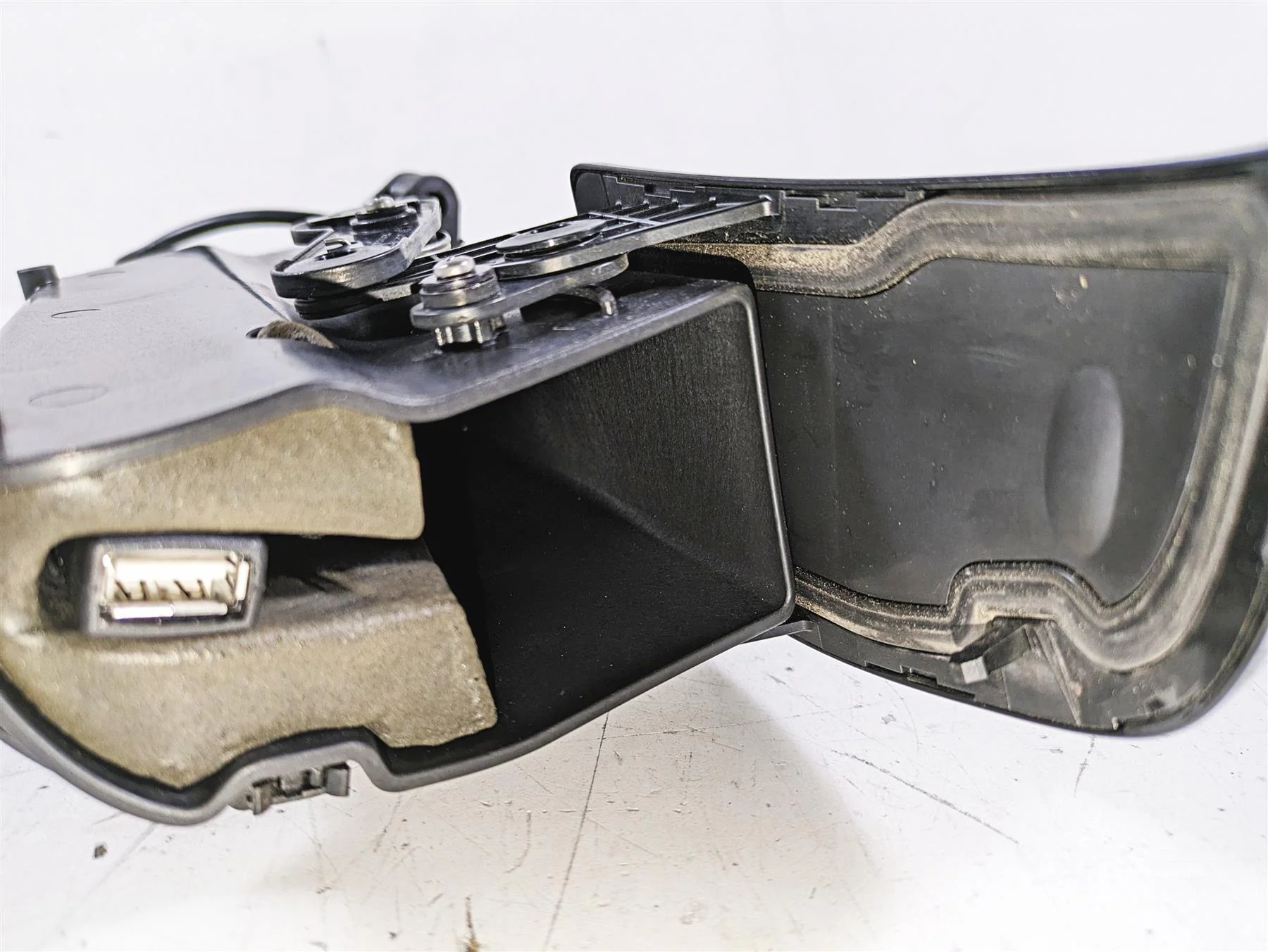 2015 Harley Touring FLHXS Street Glide Front Fairing Media Compartment 76000117 - Image 10