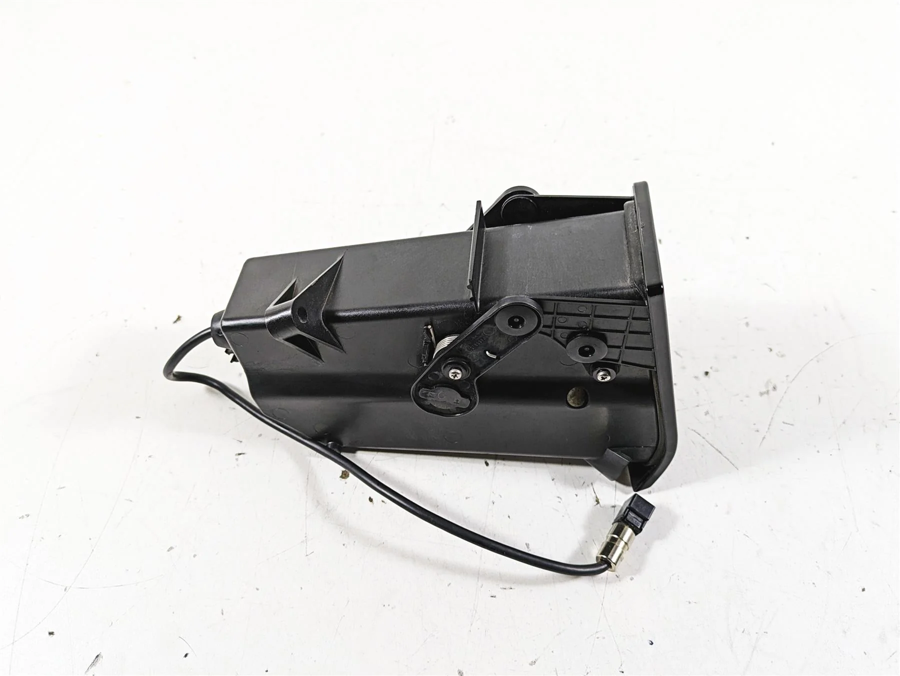 2015 Harley Touring FLHXS Street Glide Front Fairing Media Compartment 76000117 - Image 5