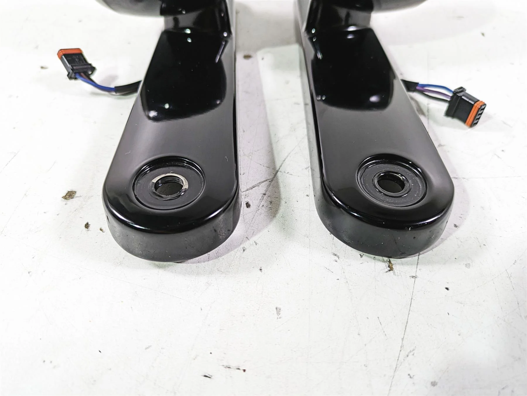 2015 Harley Touring FLHXS Street Glide Front Led Blinker & Mount Set 68000036 - Image 11
