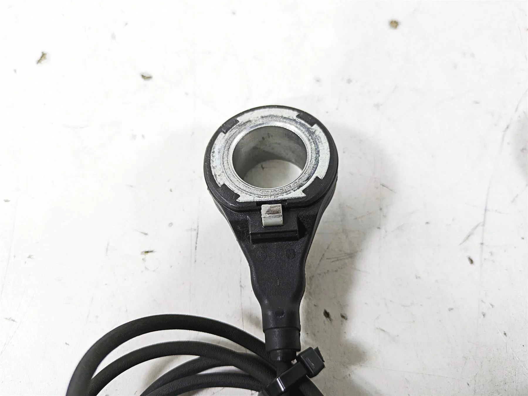 2015 Harley Touring FLHXS Street Glide Front Rear Abs Sensor Set 32700015 - Image 11