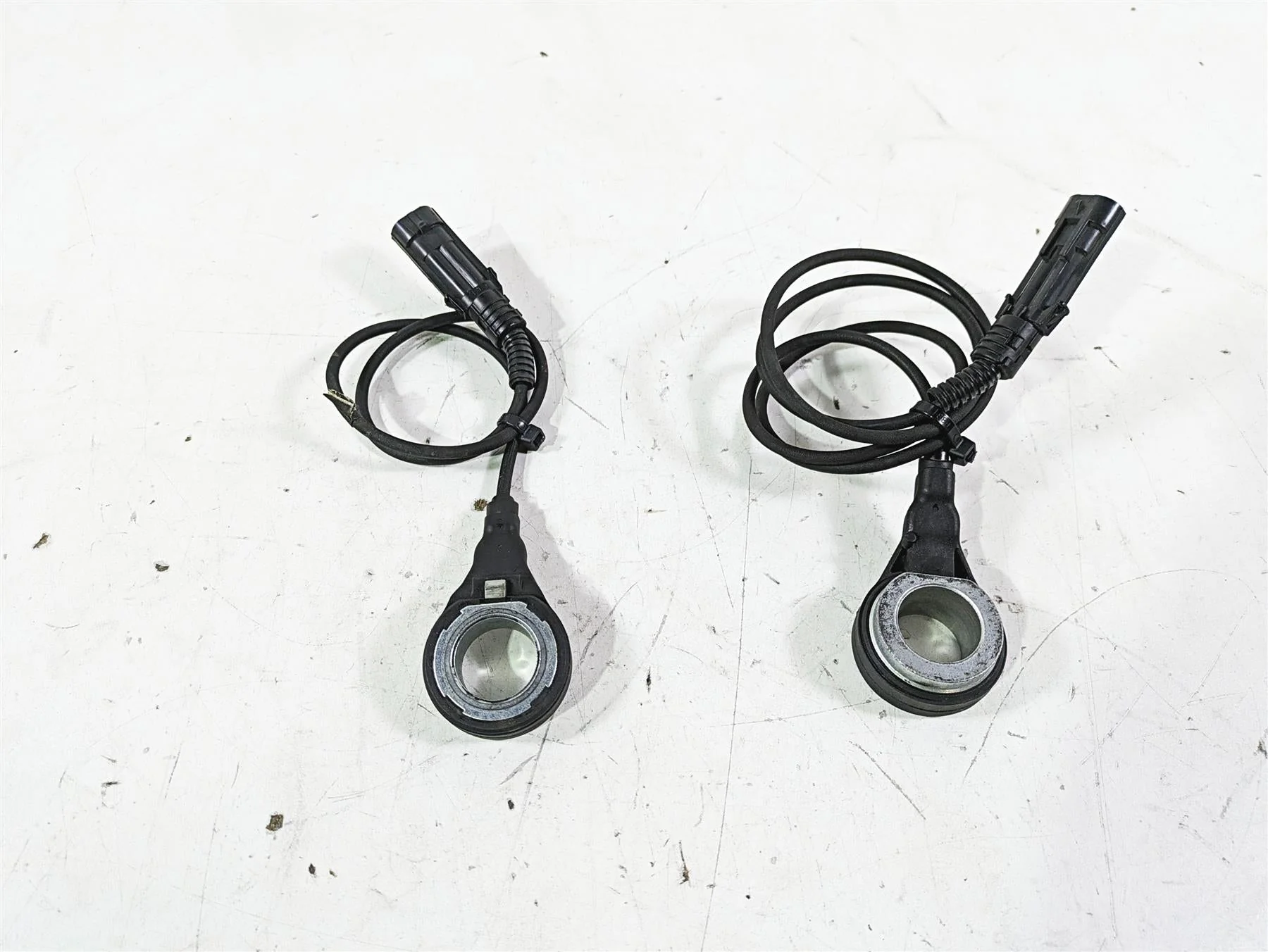 2015 Harley Touring FLHXS Street Glide Front Rear Abs Sensor Set 32700015 - Image 3