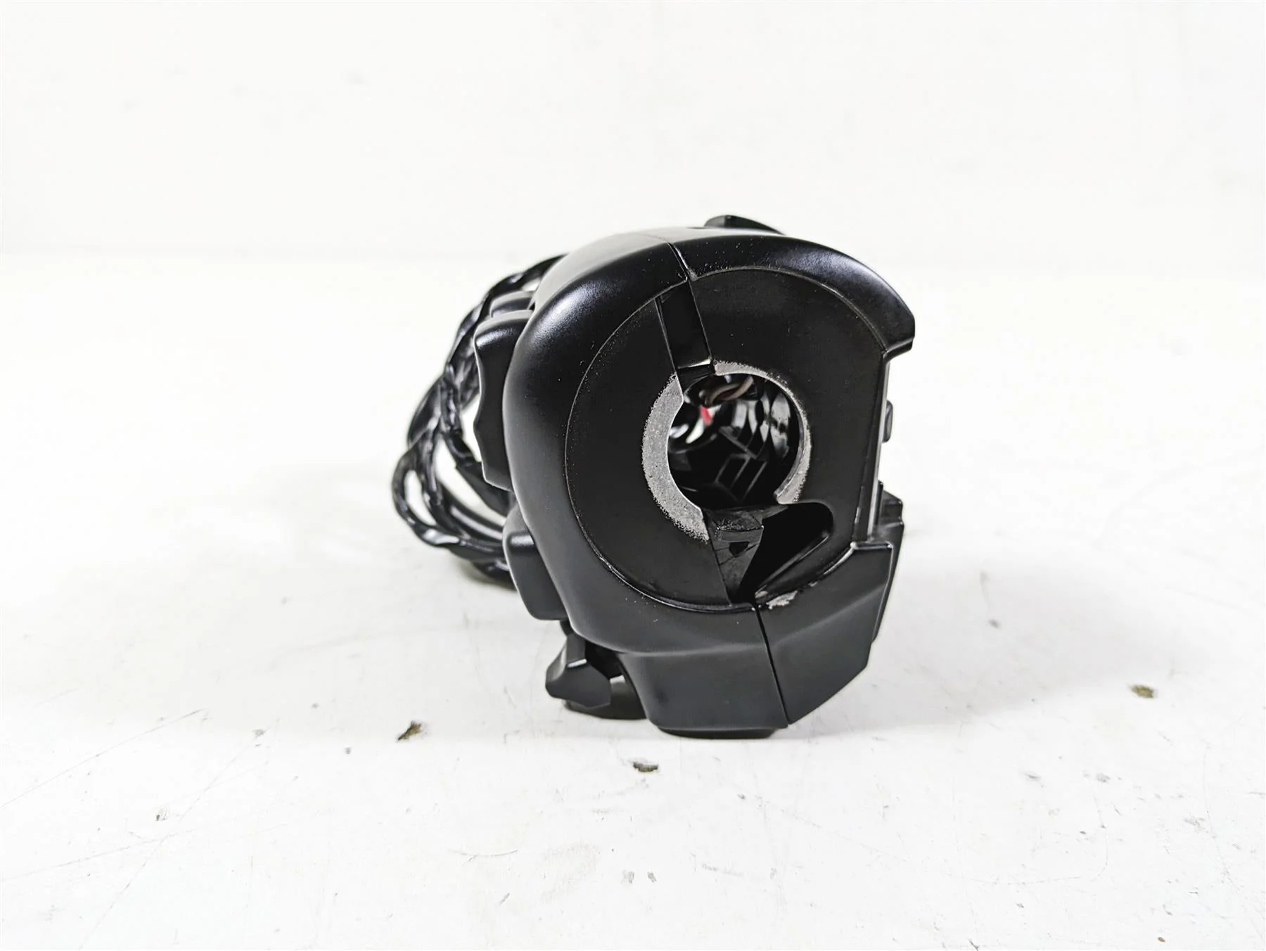 2015 Harley Touring FLHXS Street Glide Left Hand Cruise Control Switch 71500128B - Image 2