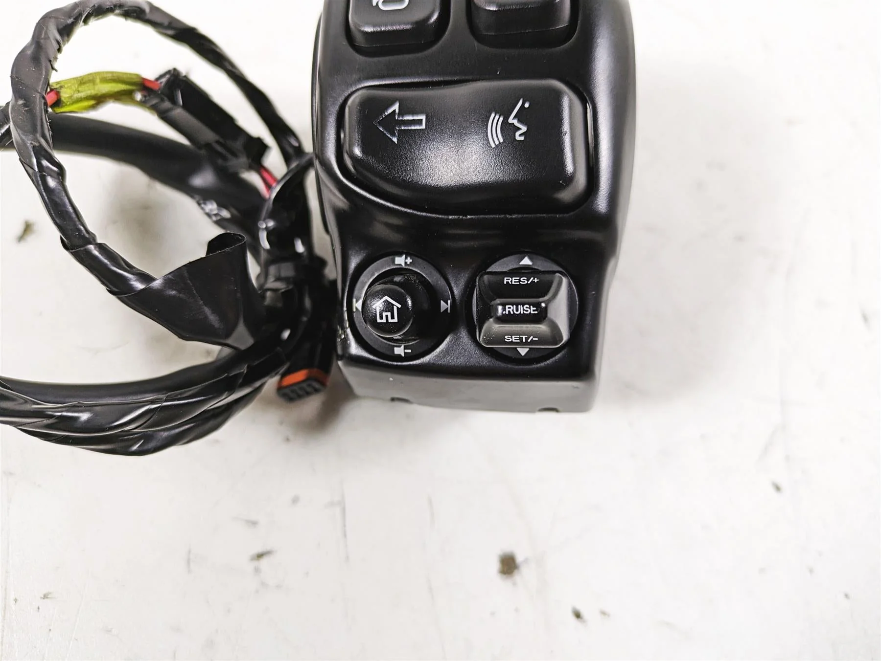 2015 Harley Touring FLHXS Street Glide Left Hand Cruise Control Switch 71500128B - Image 8