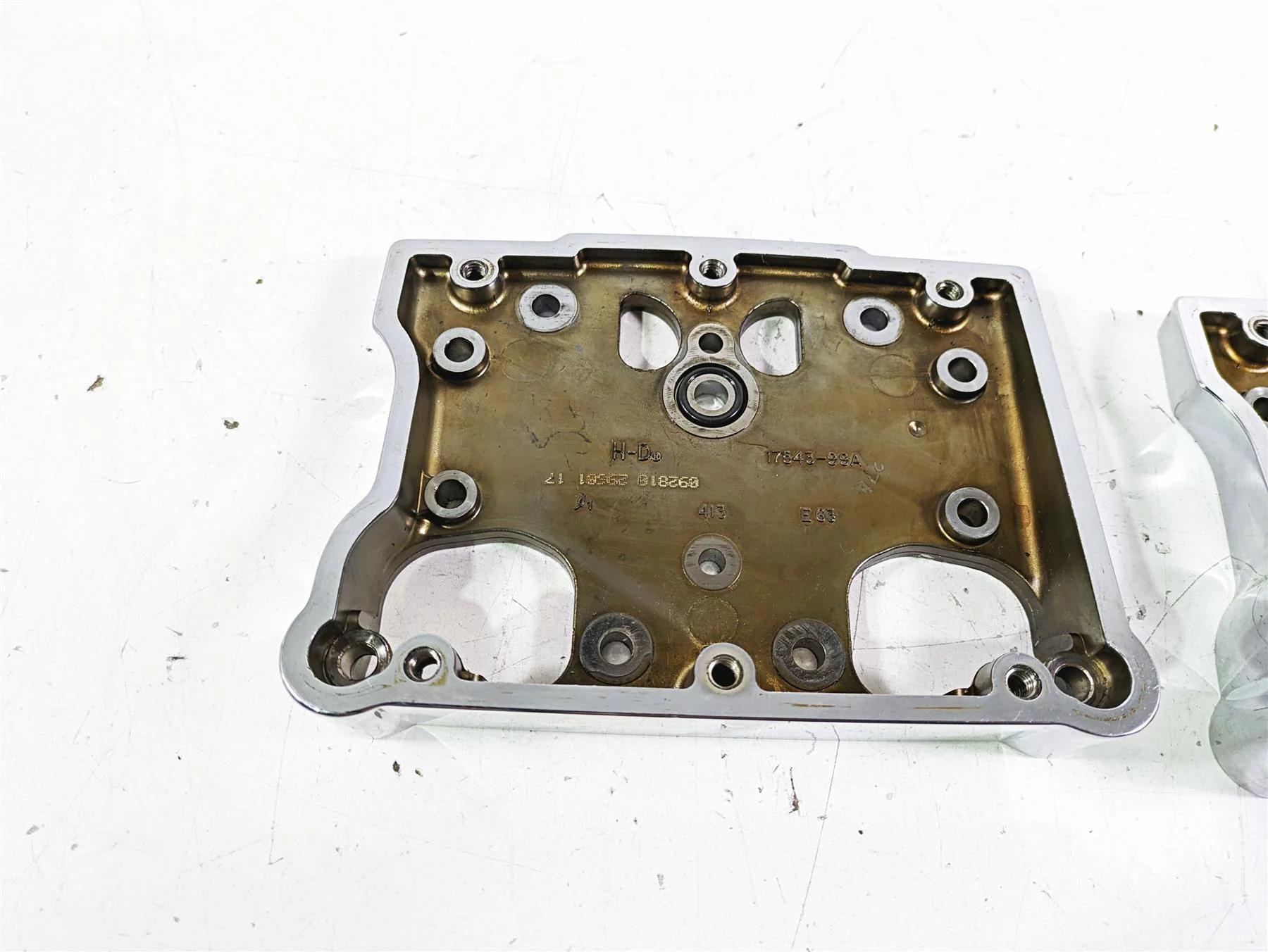 2015 Harley Touring FLHXS Street Glide Lower Rocker Box Housing Set 17573-99A - Image 4