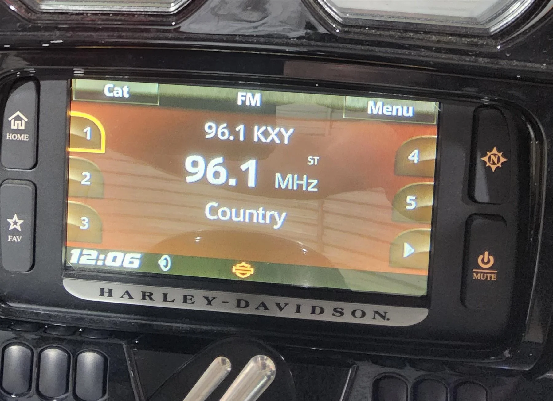 2015 Harley Touring FLHXS Street Glide Radio Media Player Display 76000076 - Image 2