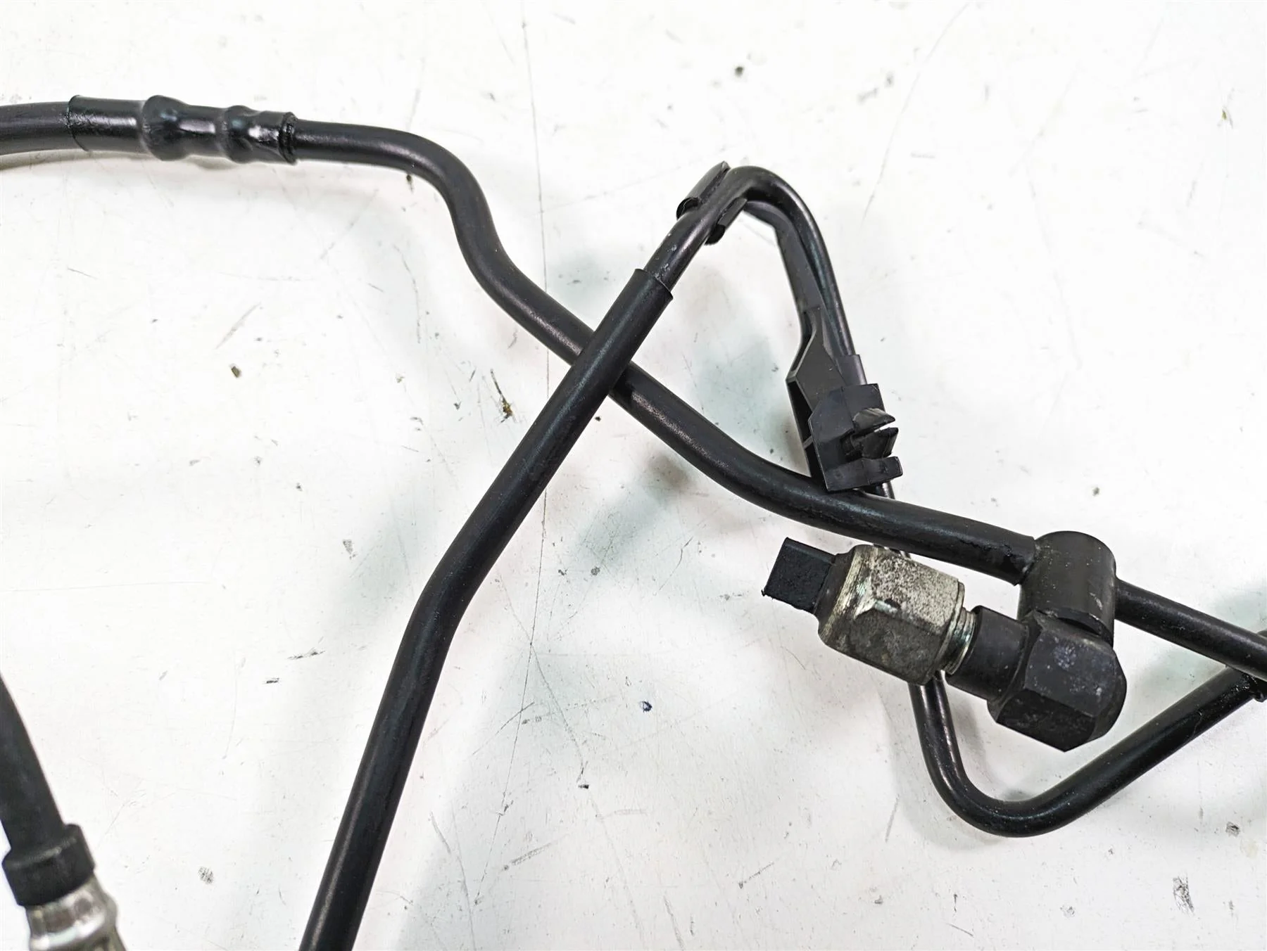 2015 Harley Touring FLHXS Street Glide Rear Abs Brake Line Set 41800012 - Image 11