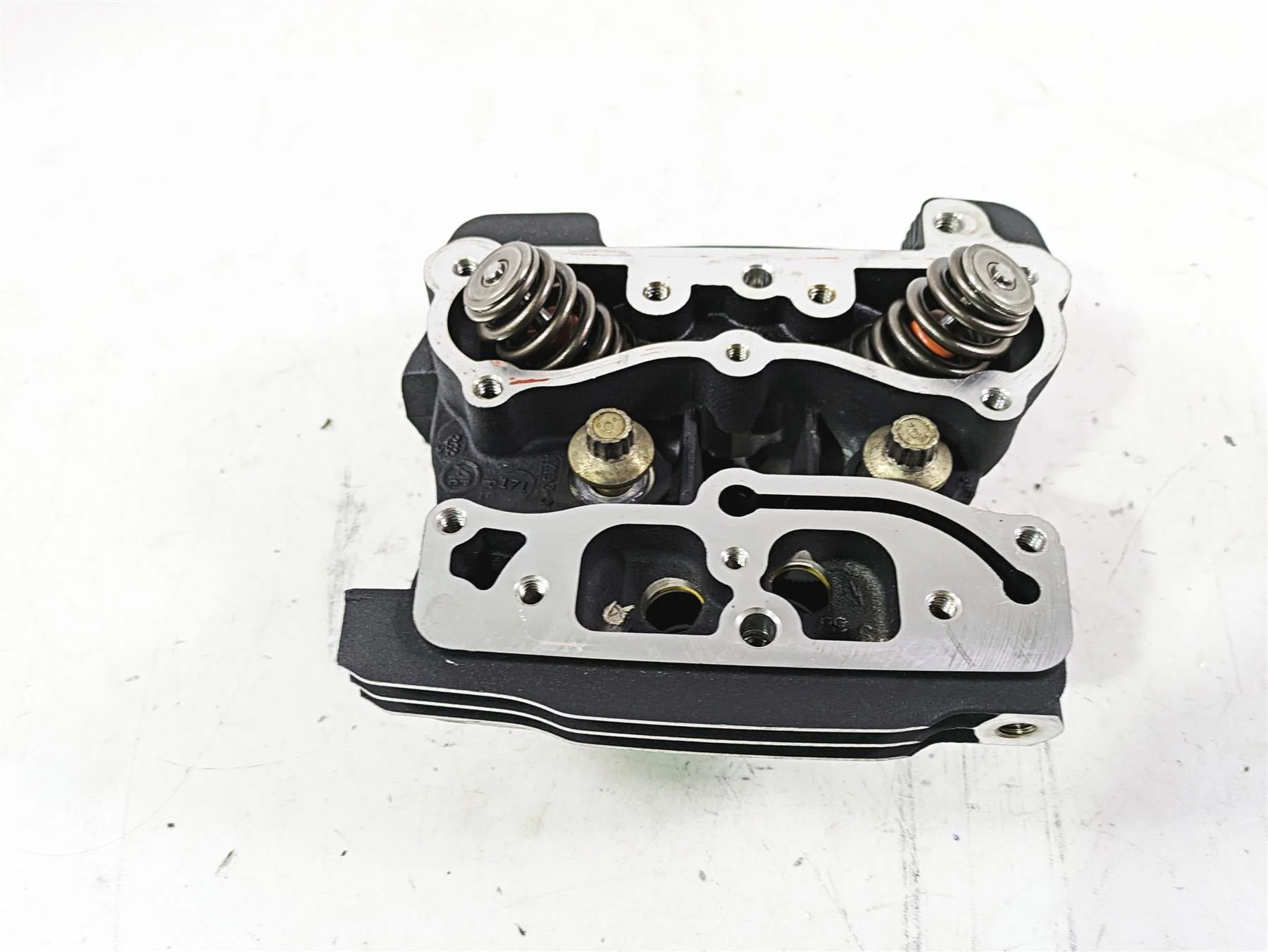 2015 Harley Touring FLHXS Street Glide Rear Cylinder Head Cylinderhead 17729-08 - Image 3