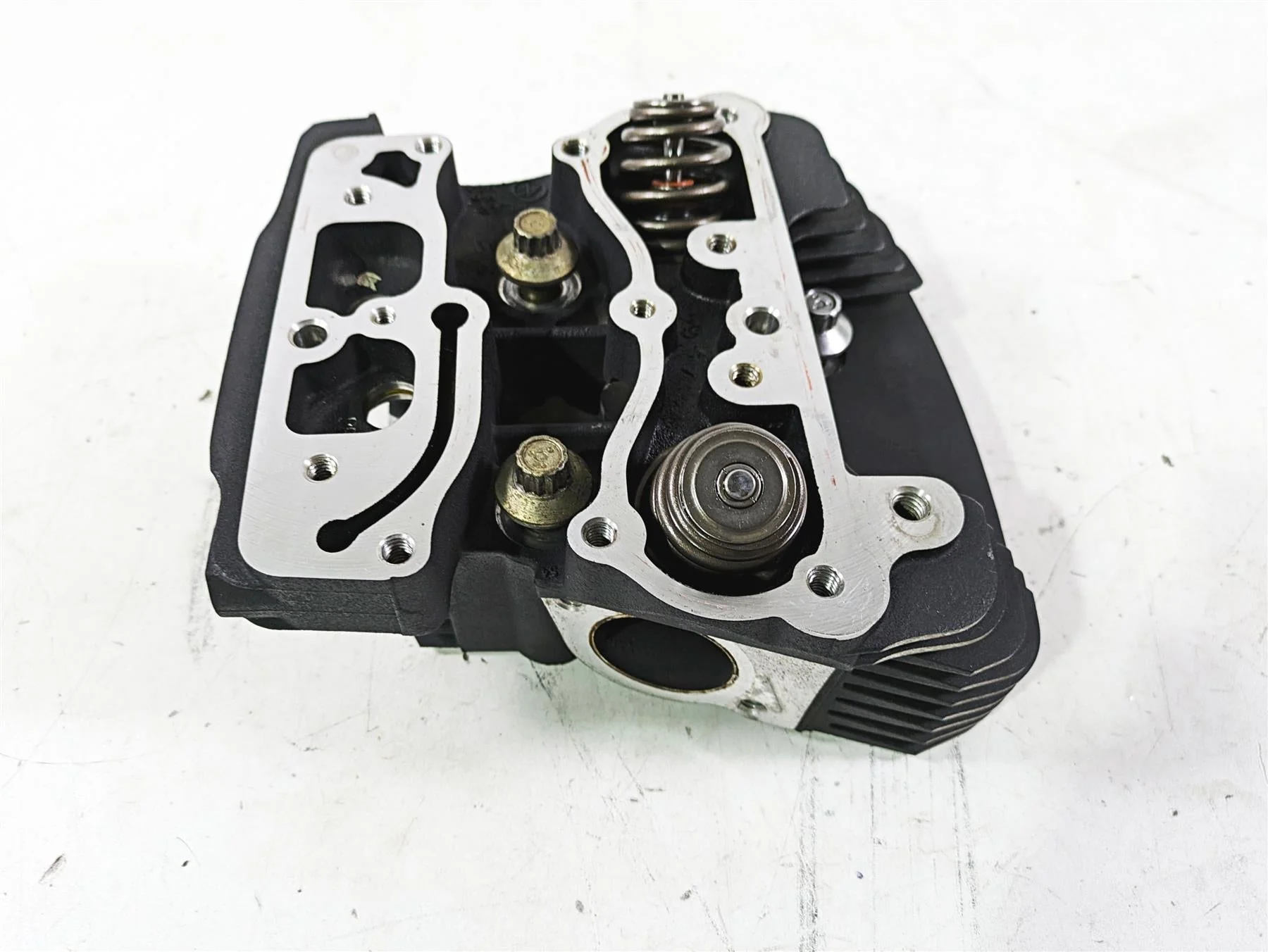 2015 Harley Touring FLHXS Street Glide Rear Cylinder Head Cylinderhead 17729-08 - Image 4