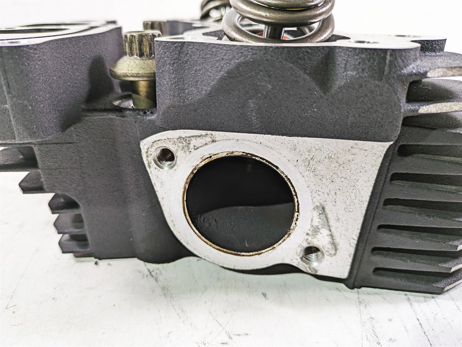 2015 Harley Touring FLHXS Street Glide Rear Cylinder Head Cylinderhead 17729-08 - Image 6