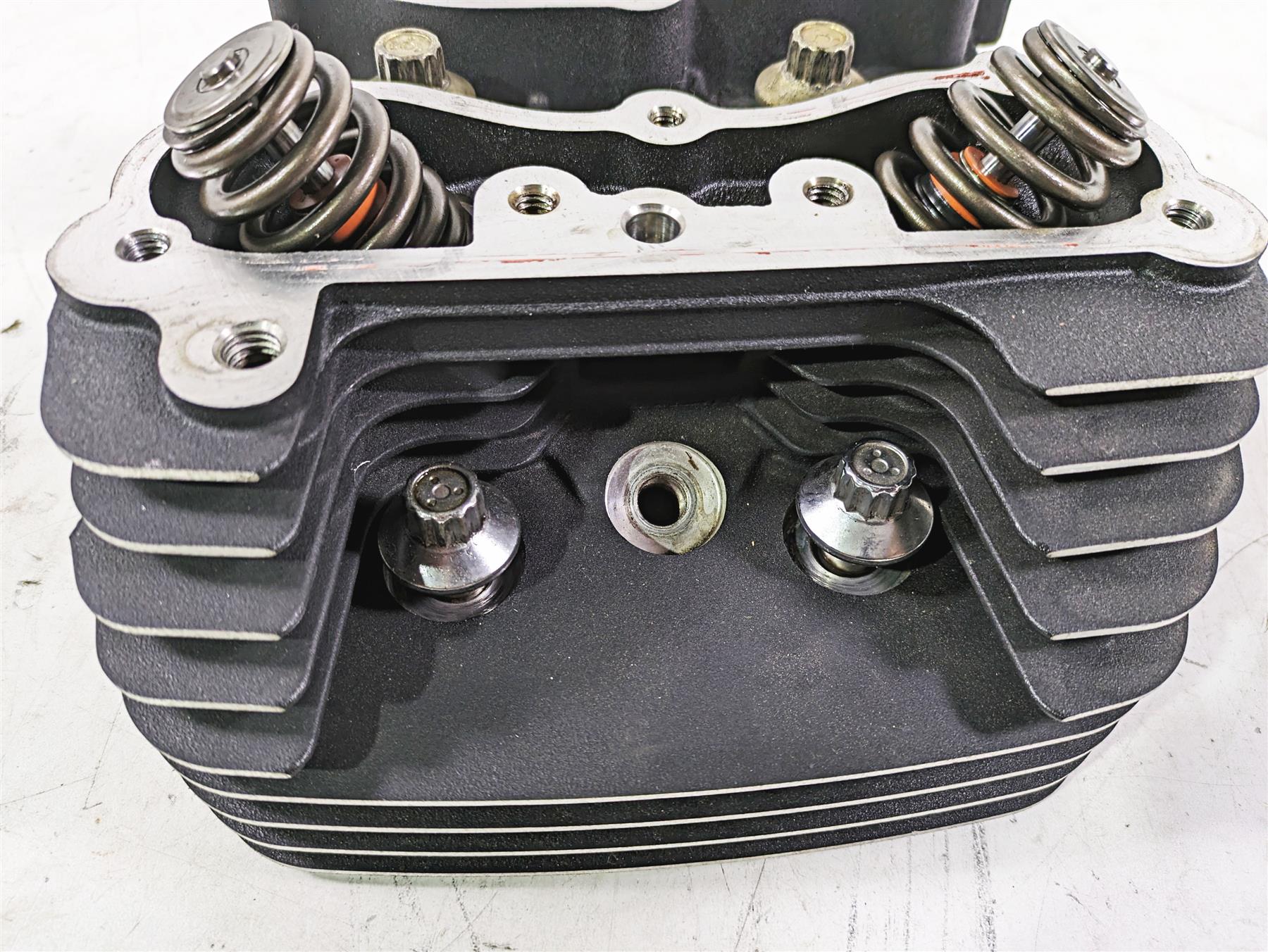 2015 Harley Touring FLHXS Street Glide Rear Cylinder Head Cylinderhead 17729-08 - Image 8