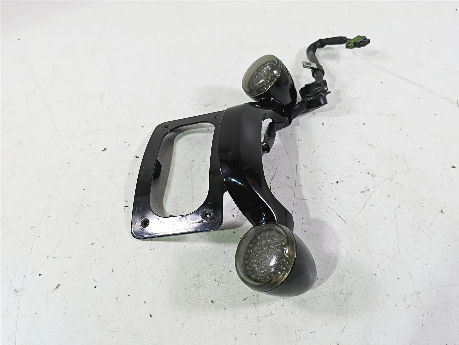 2015 Harley Touring FLHXS Street Glide Rear Led Blinker Turn Signal Bar 73314-10 - Image 3