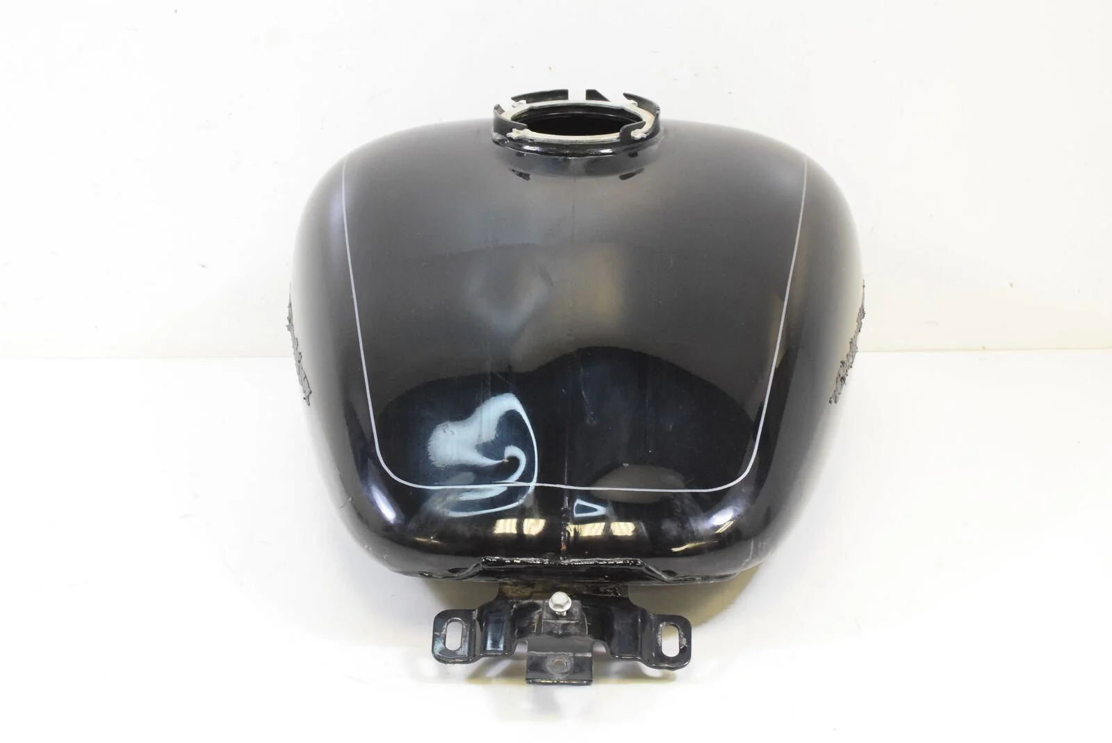 2015 Harley Touring FLTRXS Road Glide Fuel Gas Petrol Tank - Dented  61356-08 - Image 2