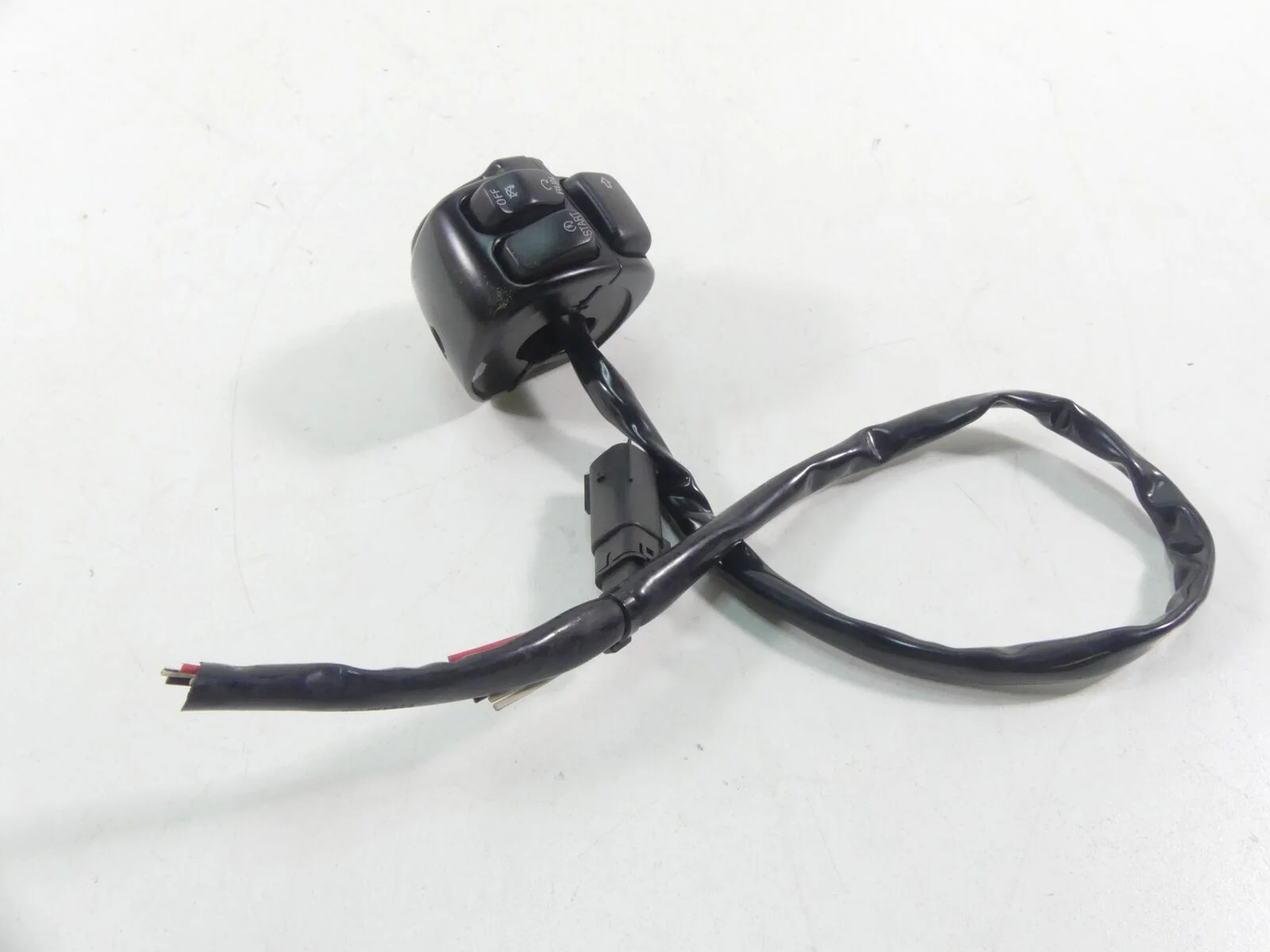 2015 Harley VRSCF Muscle V-Rod Right Control Switch Start Stop - Read 71684-06A - Image 2