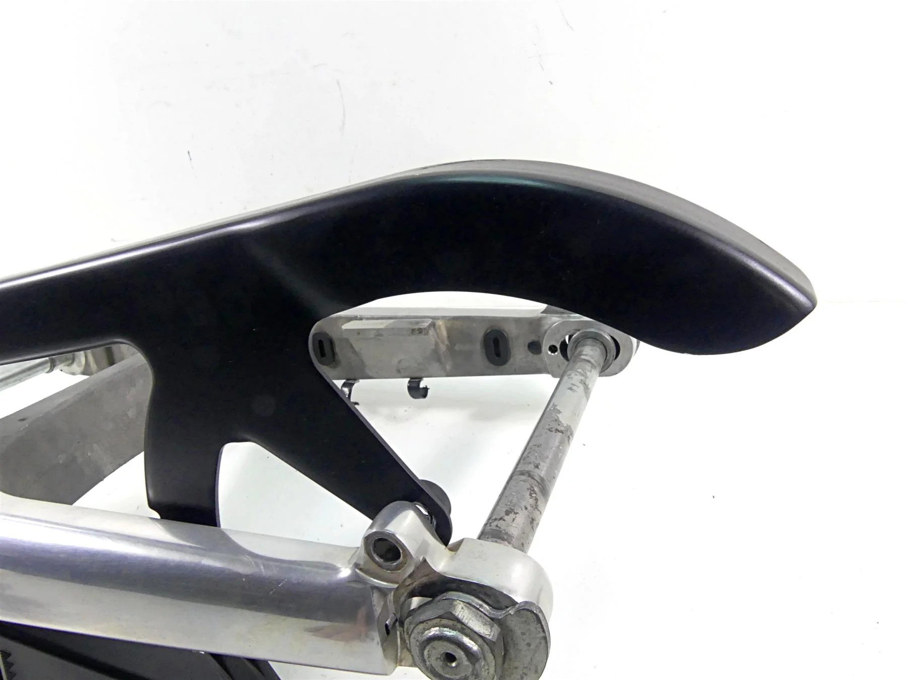 2015 Harley VRSCF Muscle V-Rod Swingarm Swing Arm & Guards 48606-07A 48604-07 - Image 4