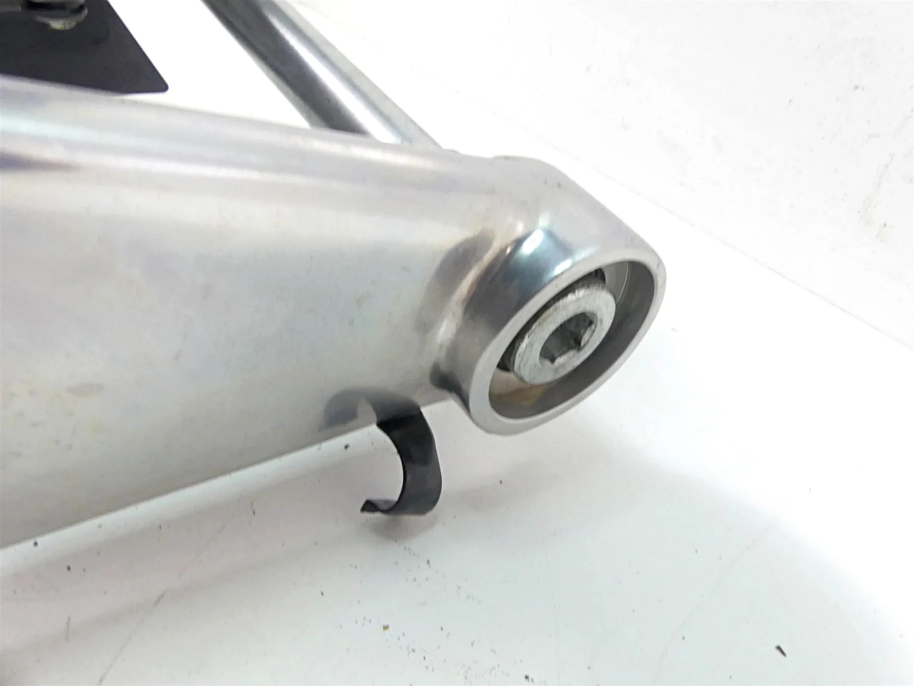 2015 Harley VRSCF Muscle V-Rod Swingarm Swing Arm & Guards 48606-07A 48604-07 - Image 6