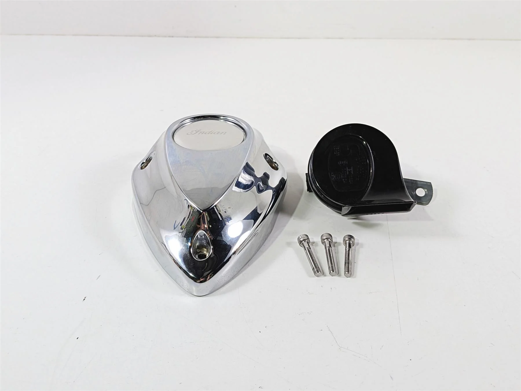 2015 Indian Chieftain Horn & Chrome Cover 4014695 5632900 - Image 2