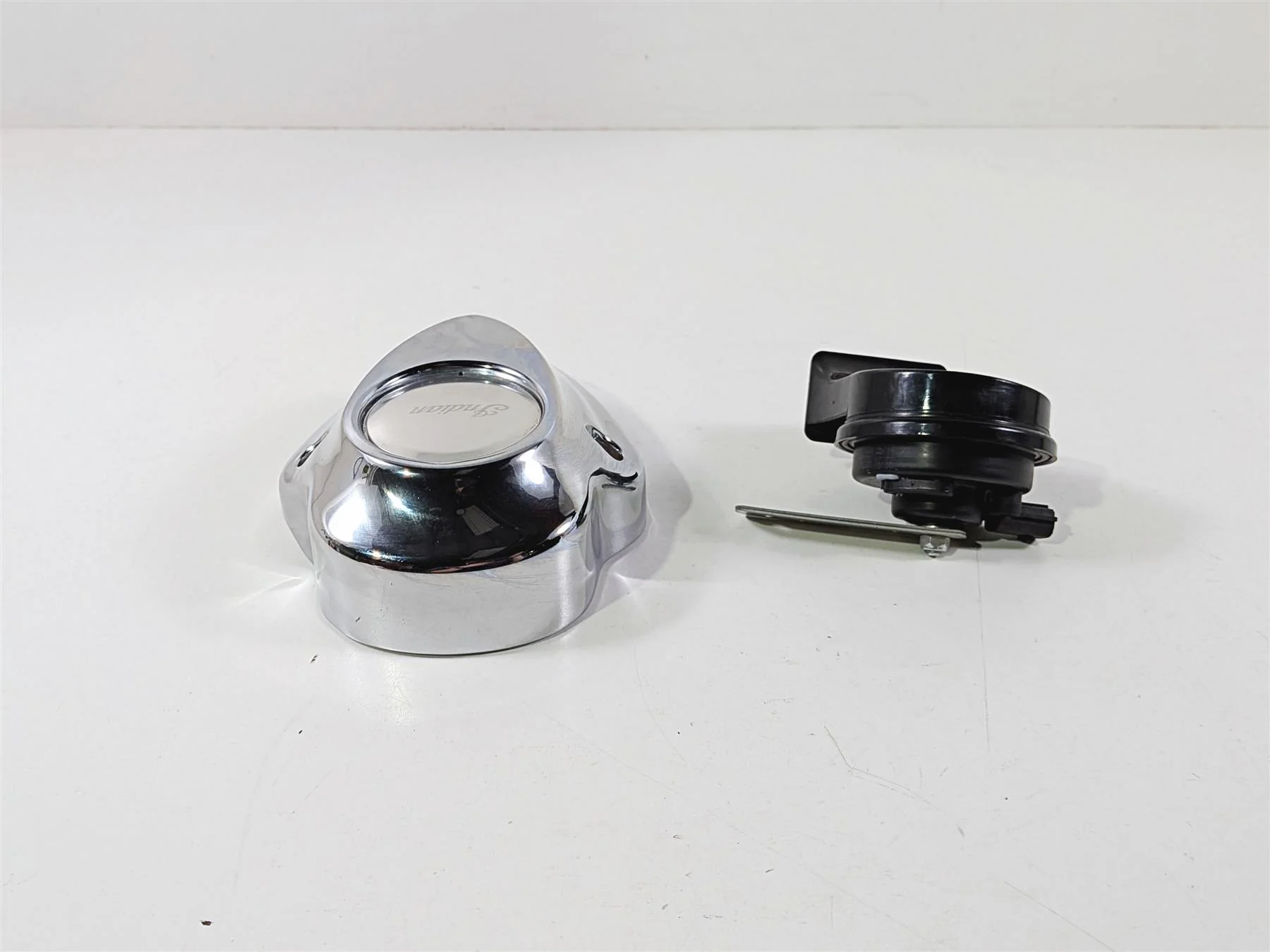 2015 Indian Chieftain Horn & Chrome Cover 4014695 5632900 - Image 4