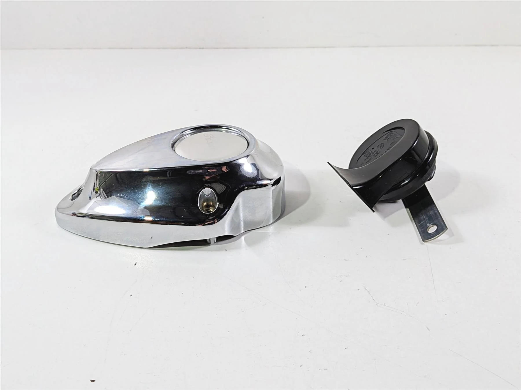 2015 Indian Chieftain Horn & Chrome Cover 4014695 5632900 - Image 5