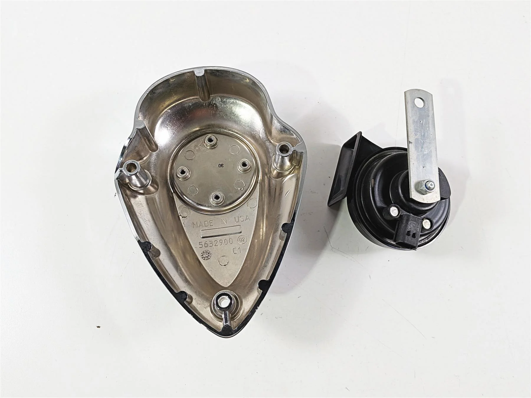 2015 Indian Chieftain Horn & Chrome Cover 4014695 5632900 - Image 8