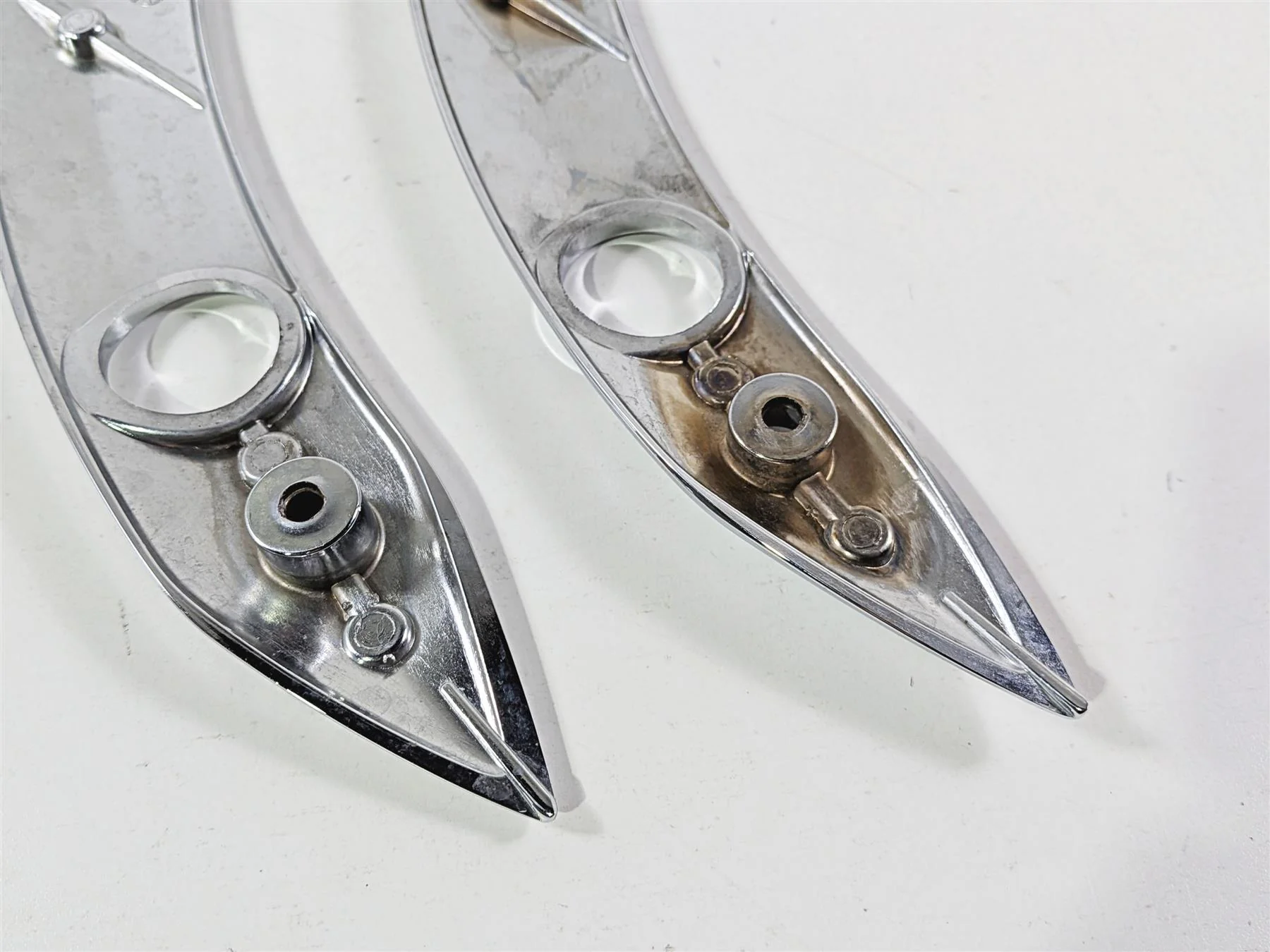 2015 Indian Chieftain Rear Fender Side Struts 5139599 5139598 - Image 8