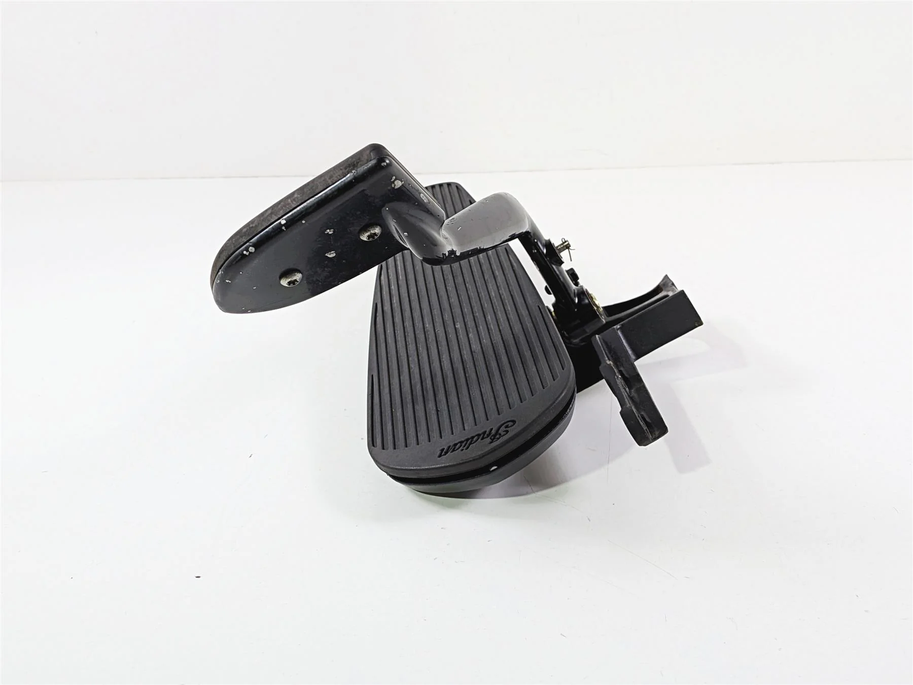 2015 Indian Chieftain Right Front Floor Board & Brake Pedal 5138848 1019864 - Image 4