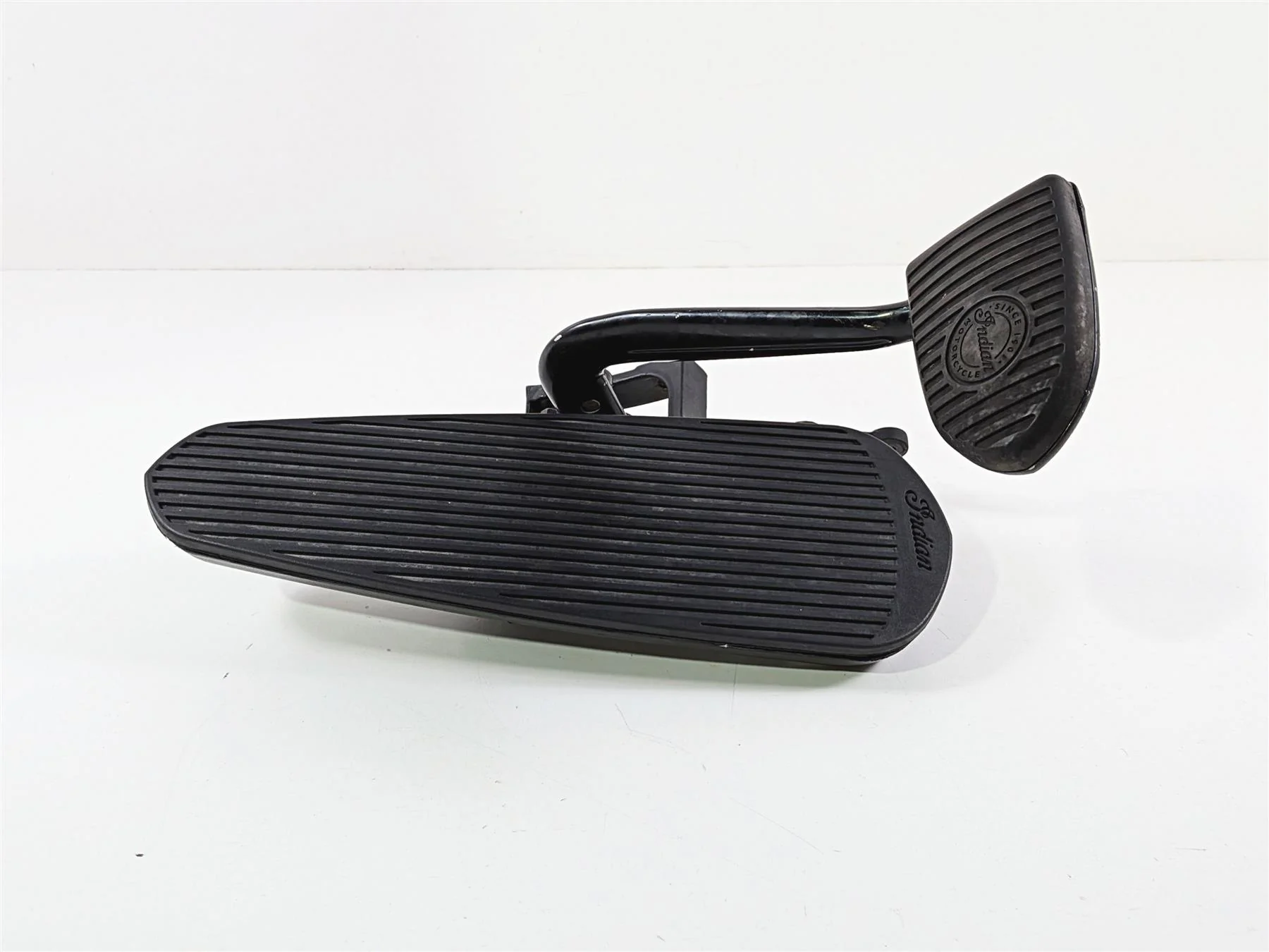 2015 Indian Chieftain Right Front Floor Board & Brake Pedal 5138848 1019864 - Image 5