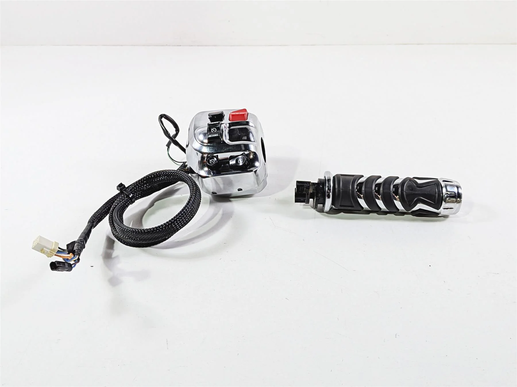 2015 Indian Chieftain Right Hand Chrome Start Stop Control Switch - Read 2413027 - Image 2