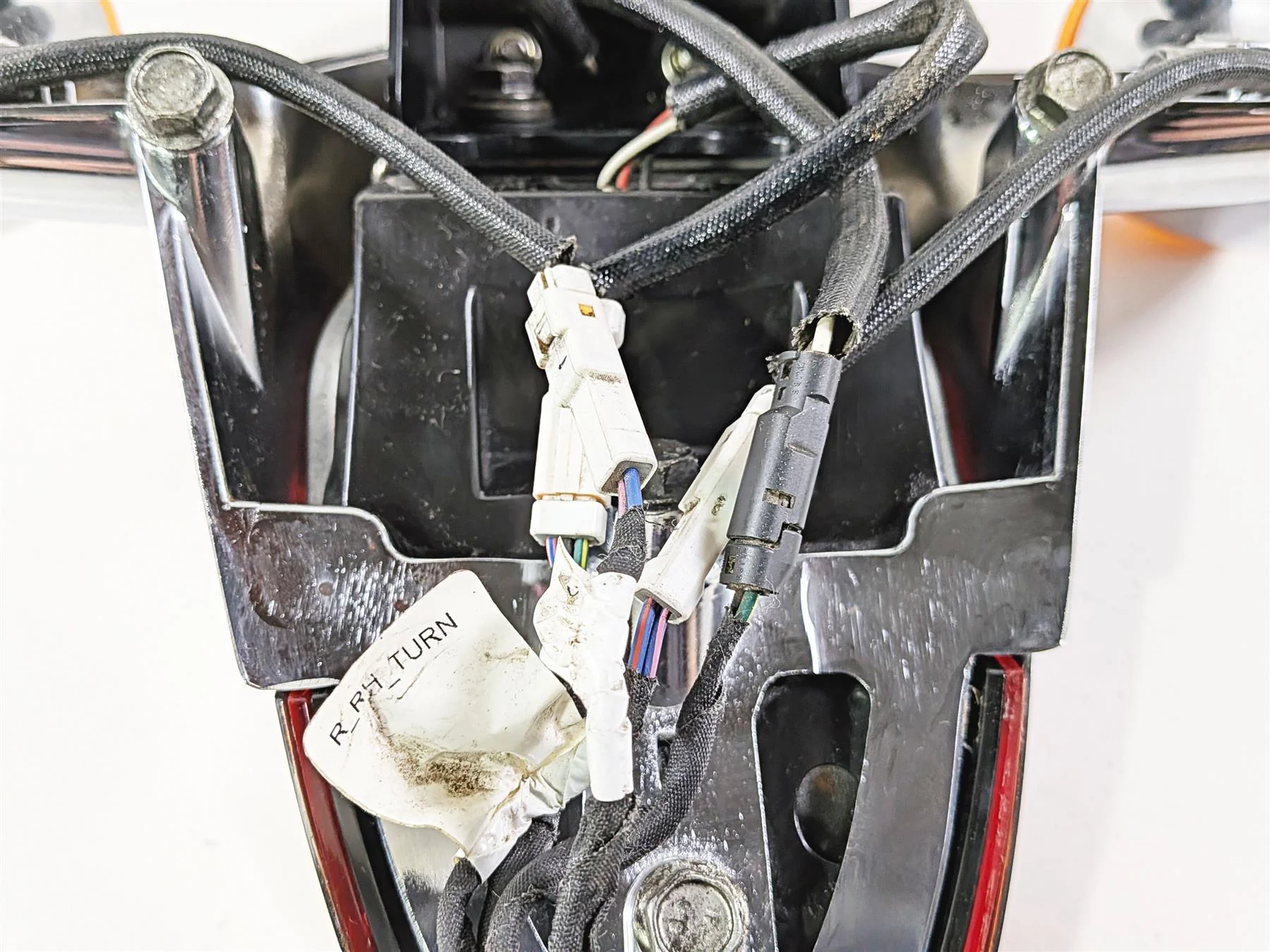 2015 Indian Chieftain Taillight Blinker Turn Signal Plate Holder Set 5138445 - Image 9