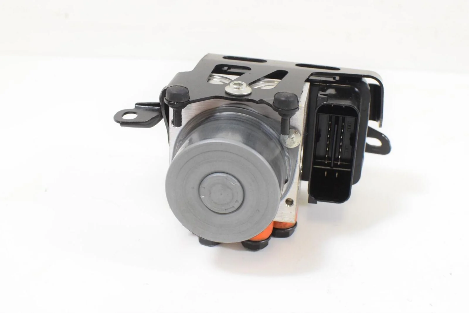 2015 MV Agusta B3 Brutale 800 ABS Module Pressure Pump & Cover 3K Only 8000B9136 - Image 6