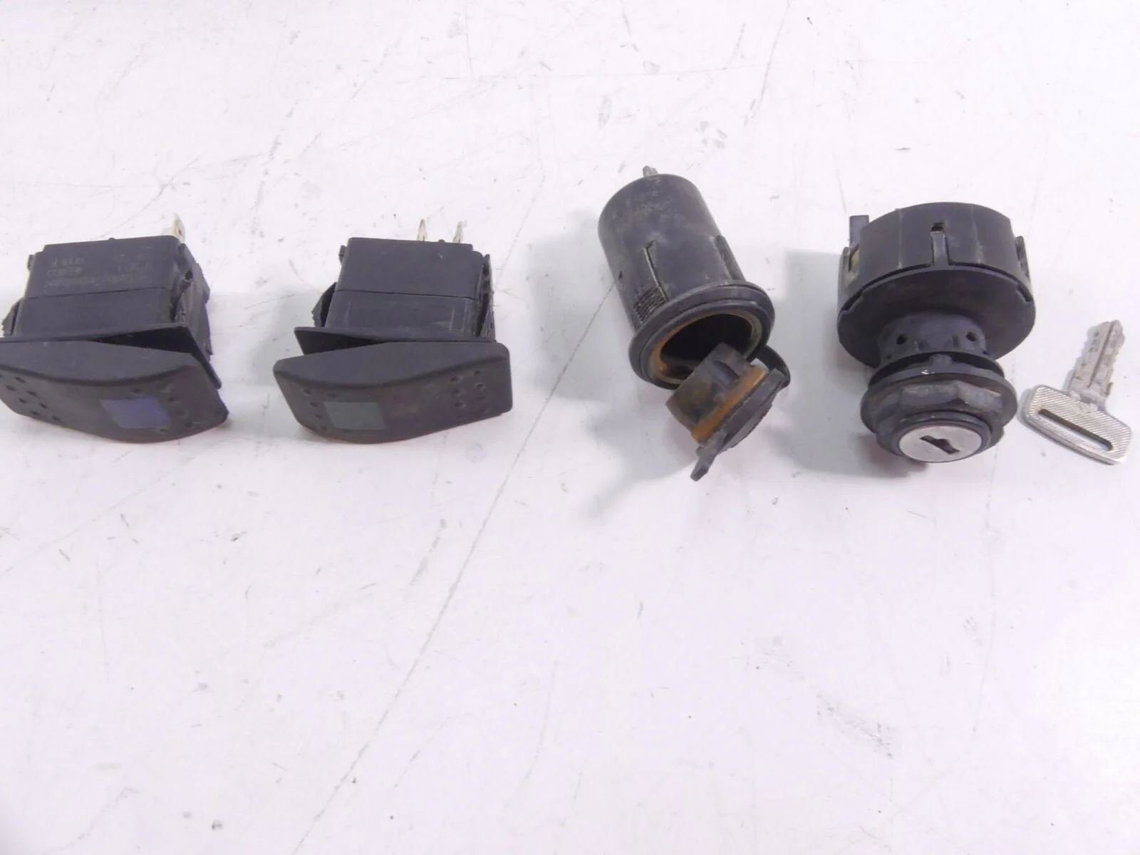 2015 Polaris RZR S 900 EPS Ignition & Lights Awd Switch + Key Set 4012165 401467 - Image 2