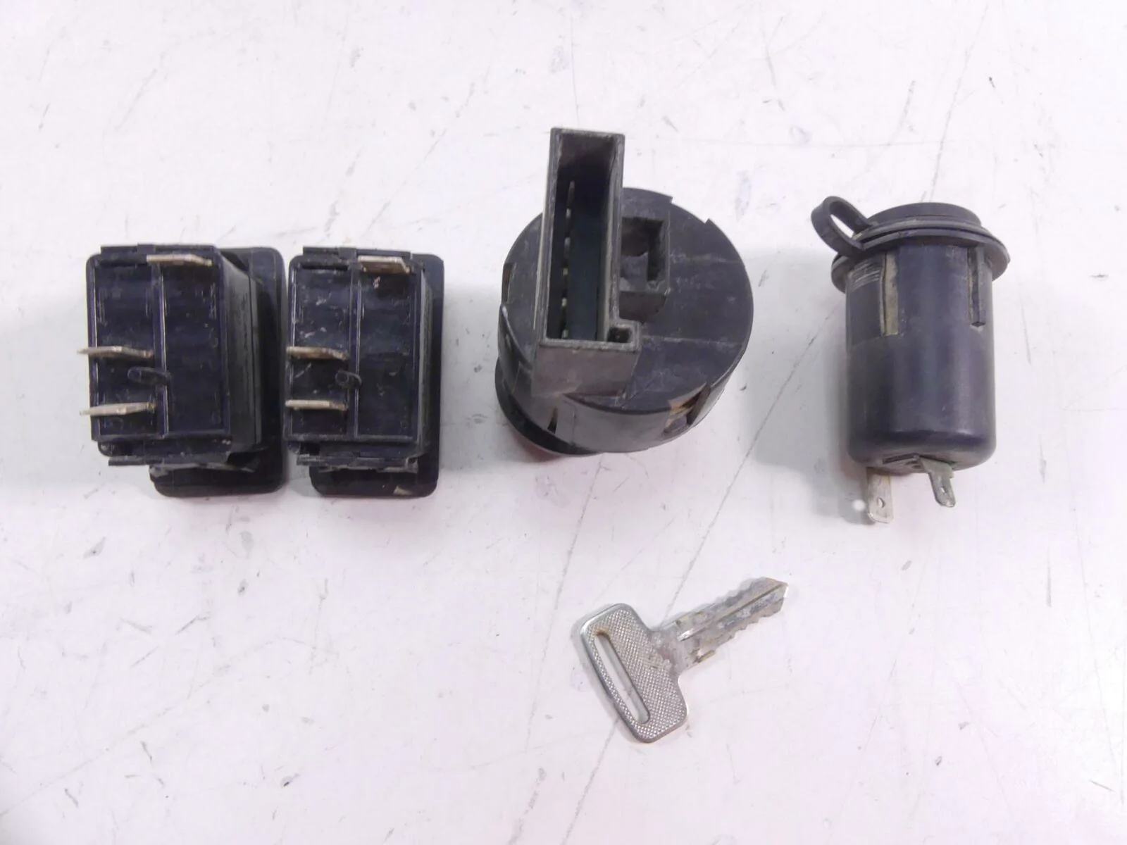 2015 Polaris RZR S 900 EPS Ignition & Lights Awd Switch + Key Set 4012165 401467 - Image 4