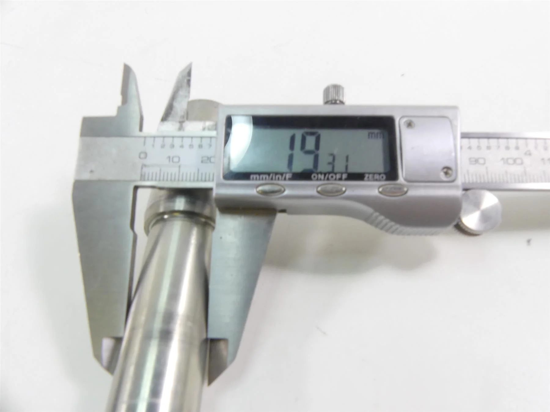 2015 Triumph 1050 Speed Triple R Front 20mm Wheel Spindle Axle T2000650 - Image 2